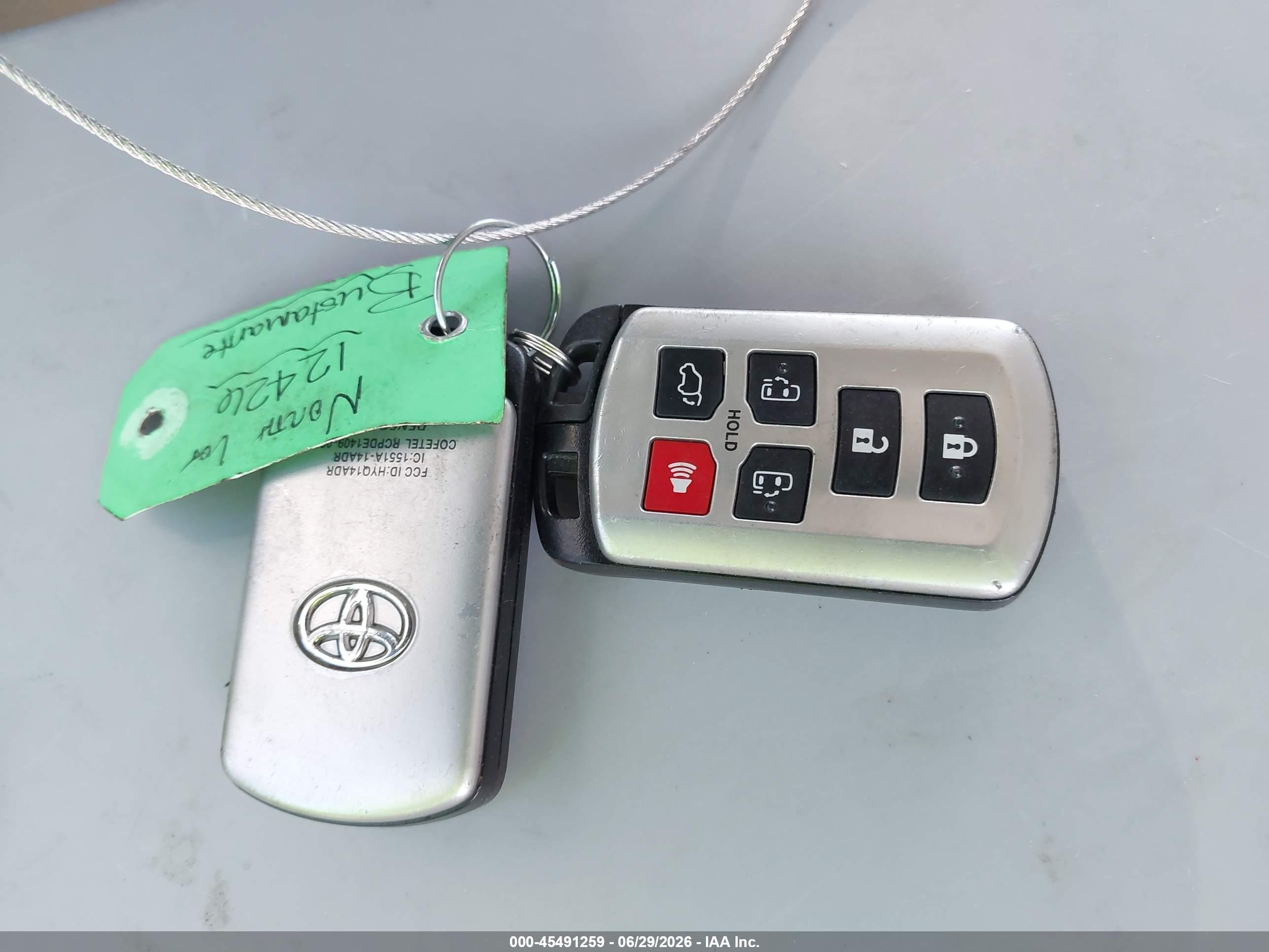 2012 Toyota Sienna Xle V6 8 Passenger Серый vin: 5TDYK3DC5CS205642
