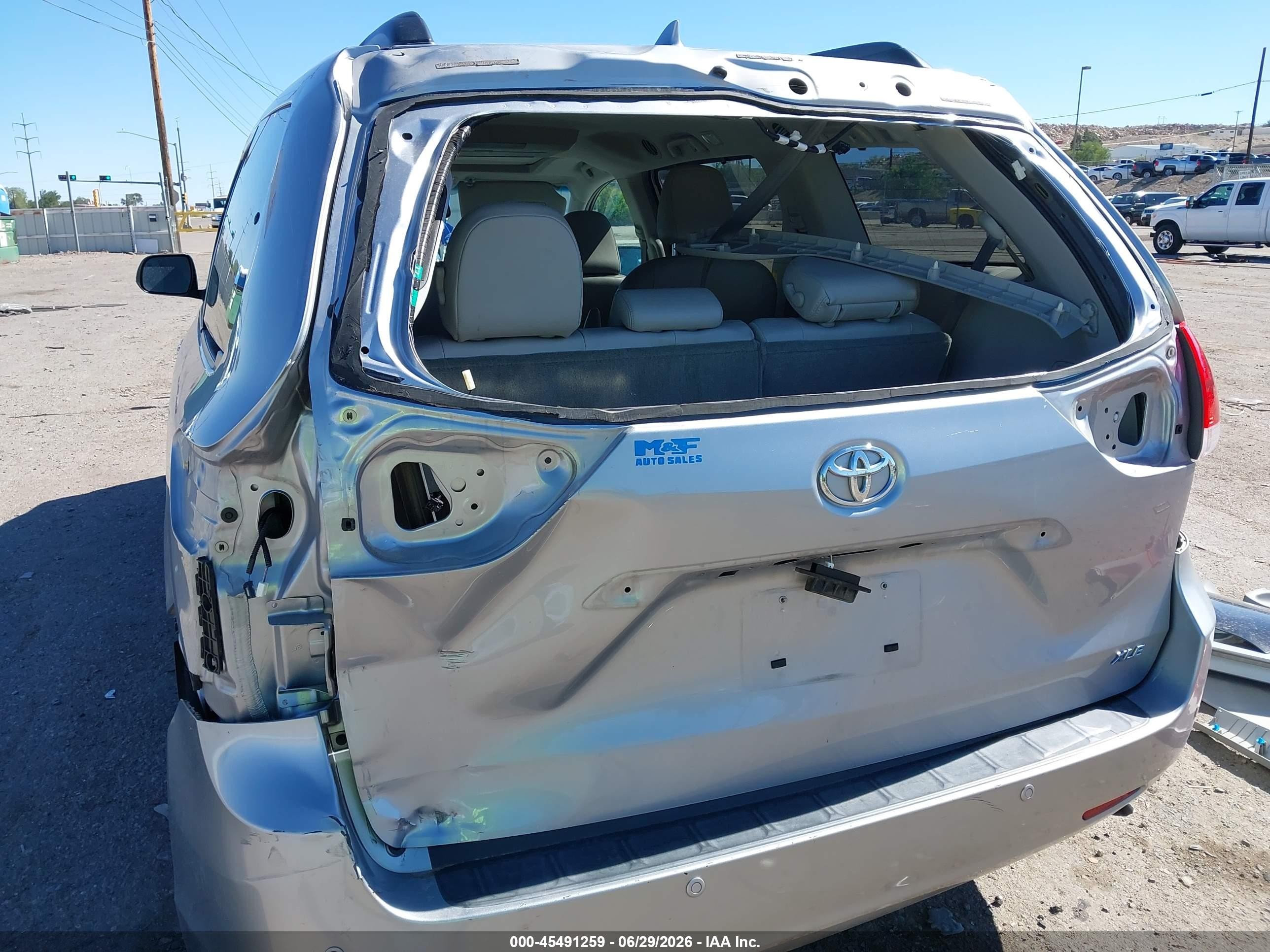 2012 Toyota Sienna Xle V6 8 Passenger Серый vin: 5TDYK3DC5CS205642