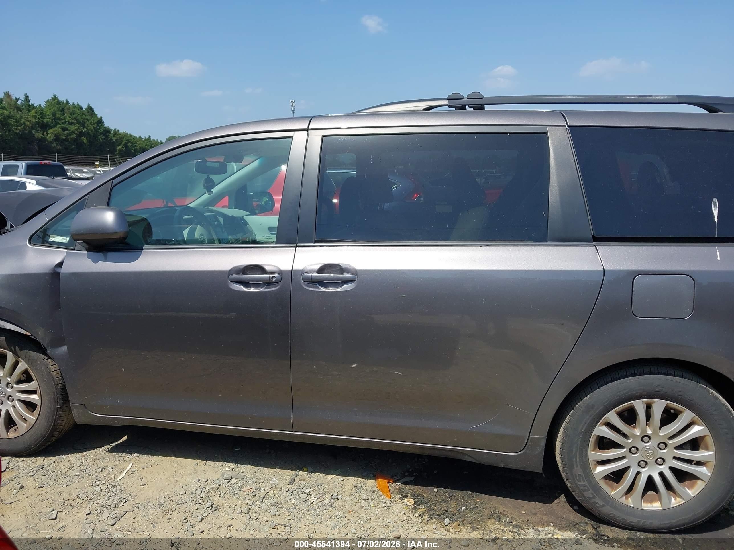 2012 Toyota Sienna Xle V6 8 Passenger Gray vin: 5TDYK3DC5CS210338