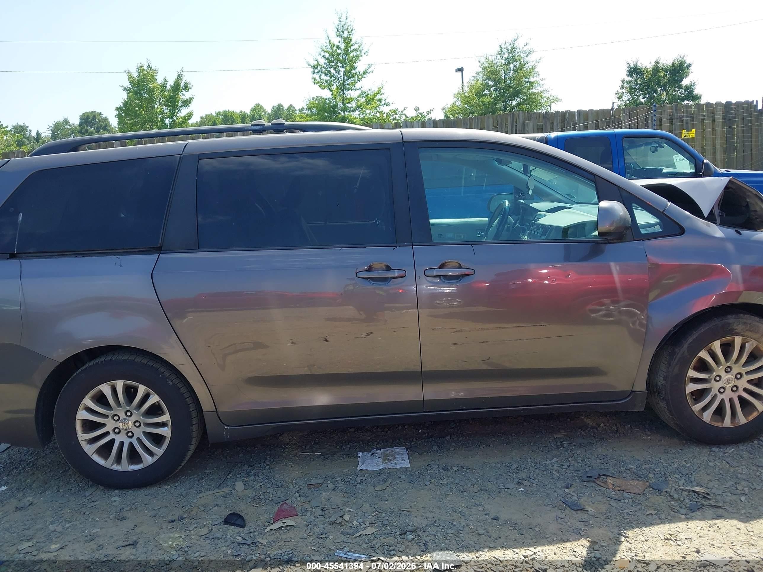 2012 Toyota Sienna Xle V6 8 Passenger Gray vin: 5TDYK3DC5CS210338