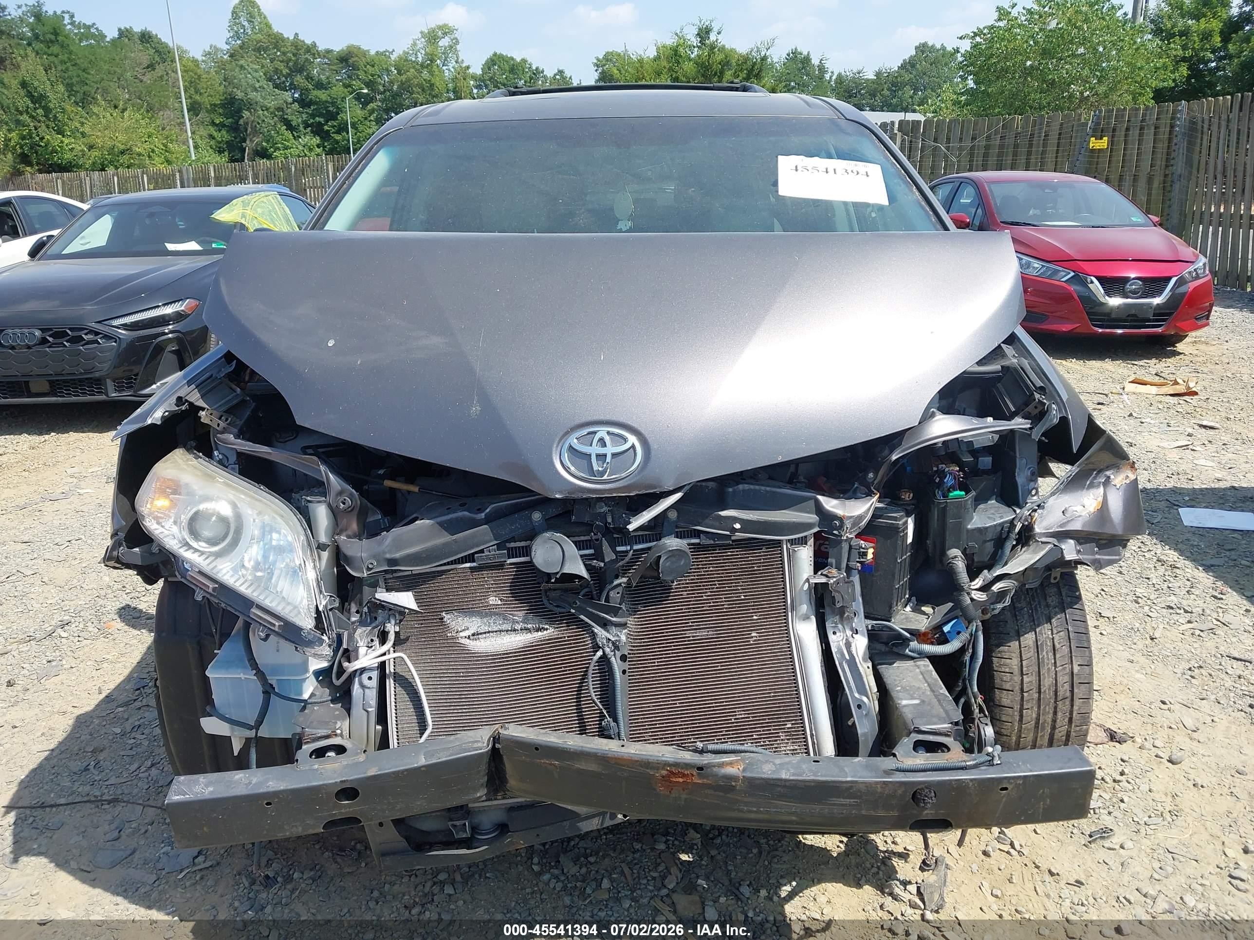 2012 Toyota Sienna Xle V6 8 Passenger Gray vin: 5TDYK3DC5CS210338