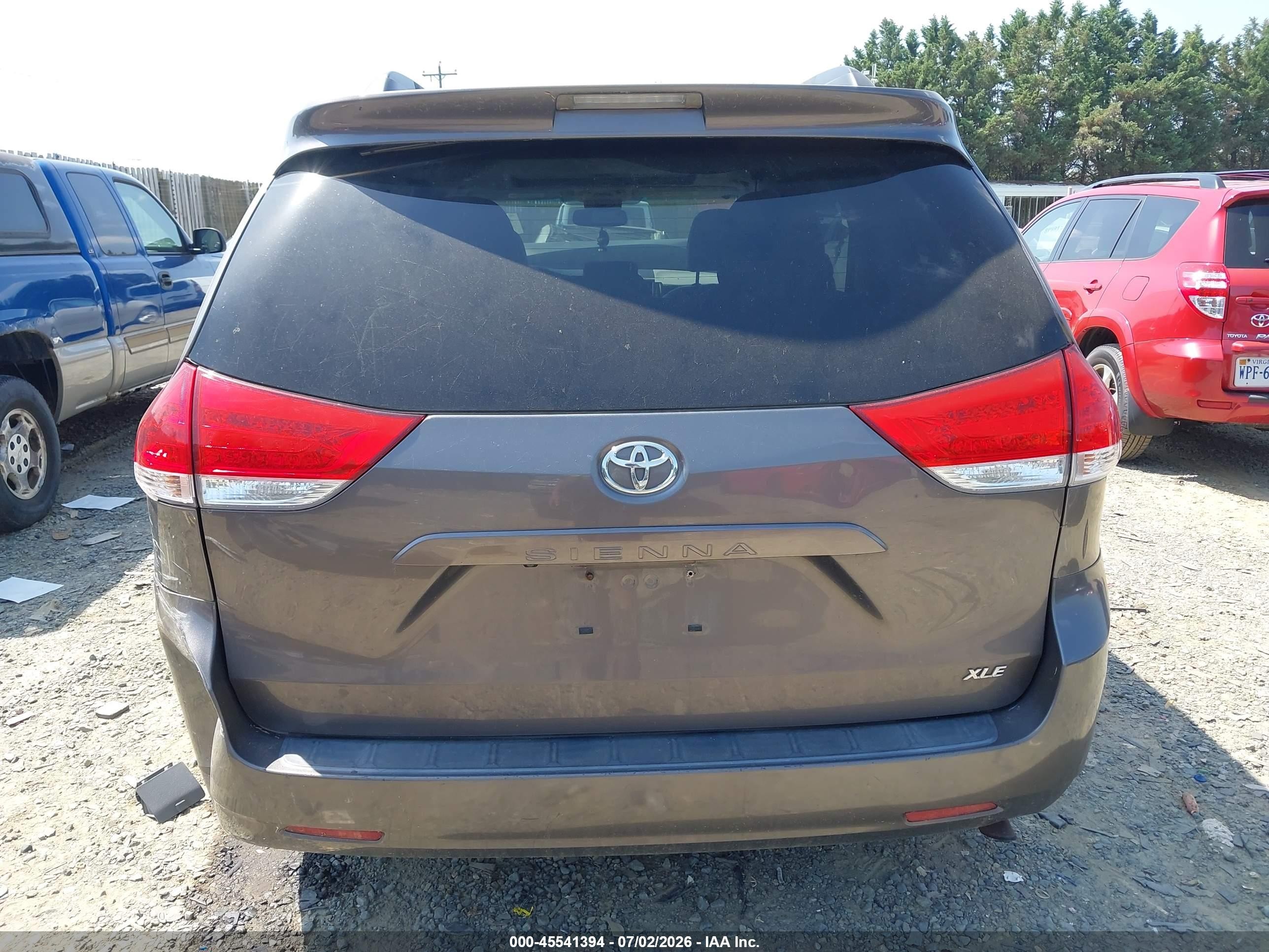 2012 Toyota Sienna Xle V6 8 Passenger Gray vin: 5TDYK3DC5CS210338