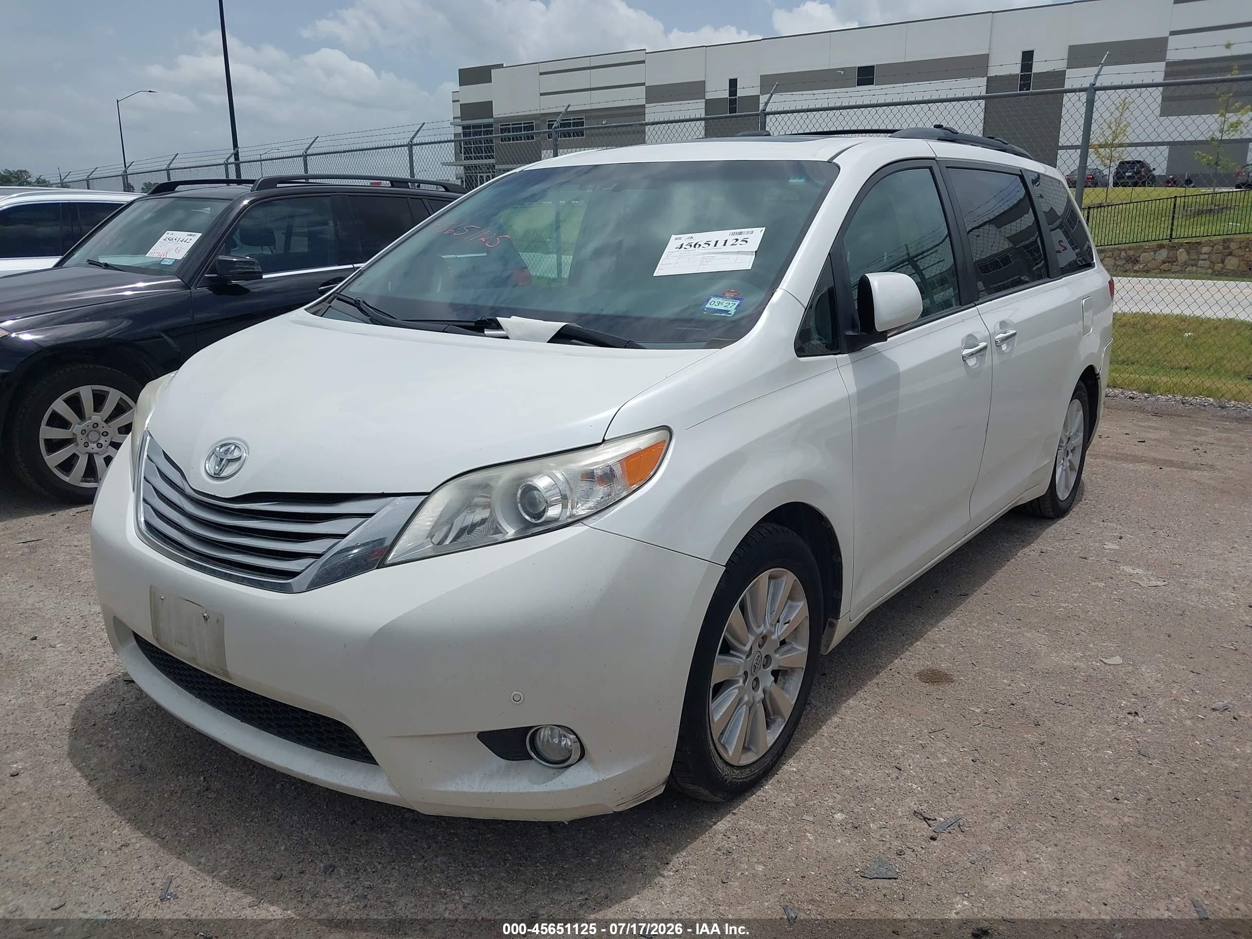2012 Toyota Sienna Limited V6 7 Passenger Белый vin: 5TDYK3DC5CS211392