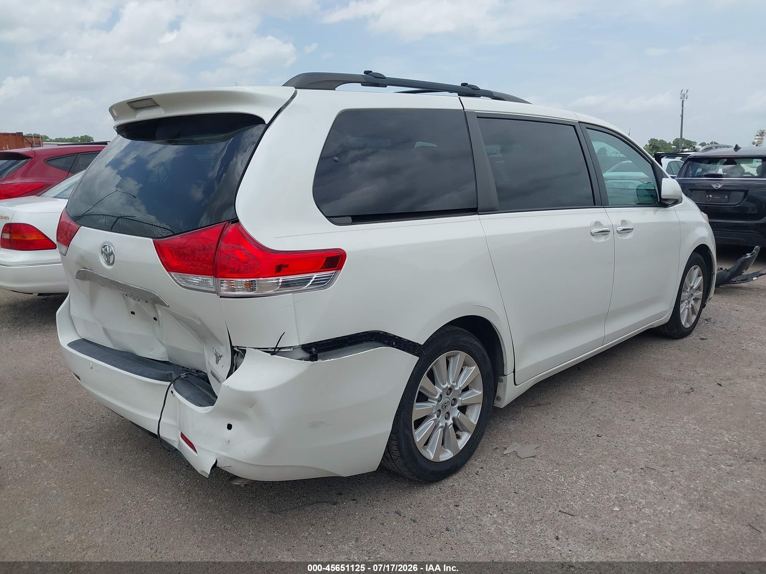 2012 Toyota Sienna Limited V6 7 Passenger Белый vin: 5TDYK3DC5CS211392