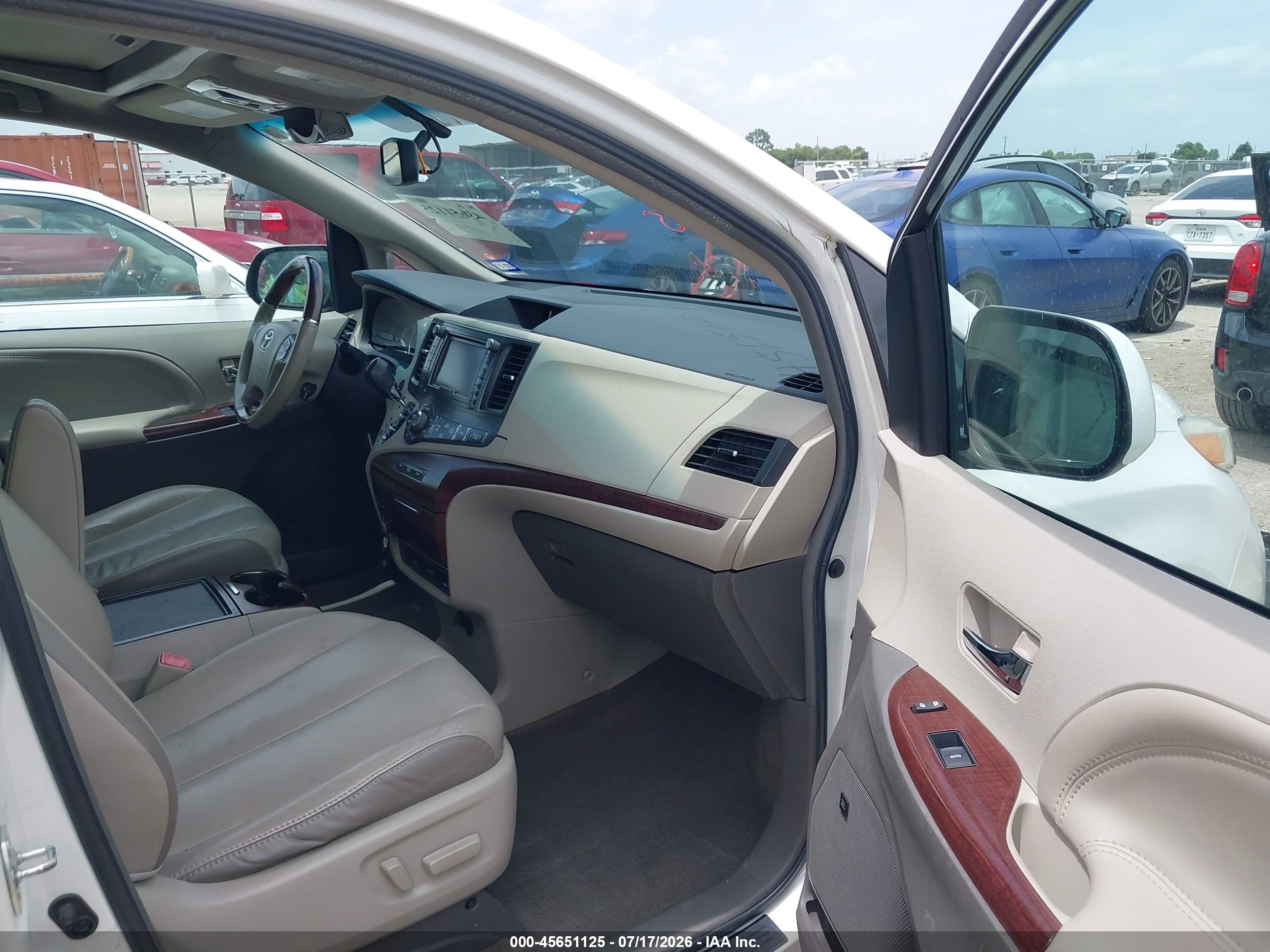 2012 Toyota Sienna Limited V6 7 Passenger Белый vin: 5TDYK3DC5CS211392
