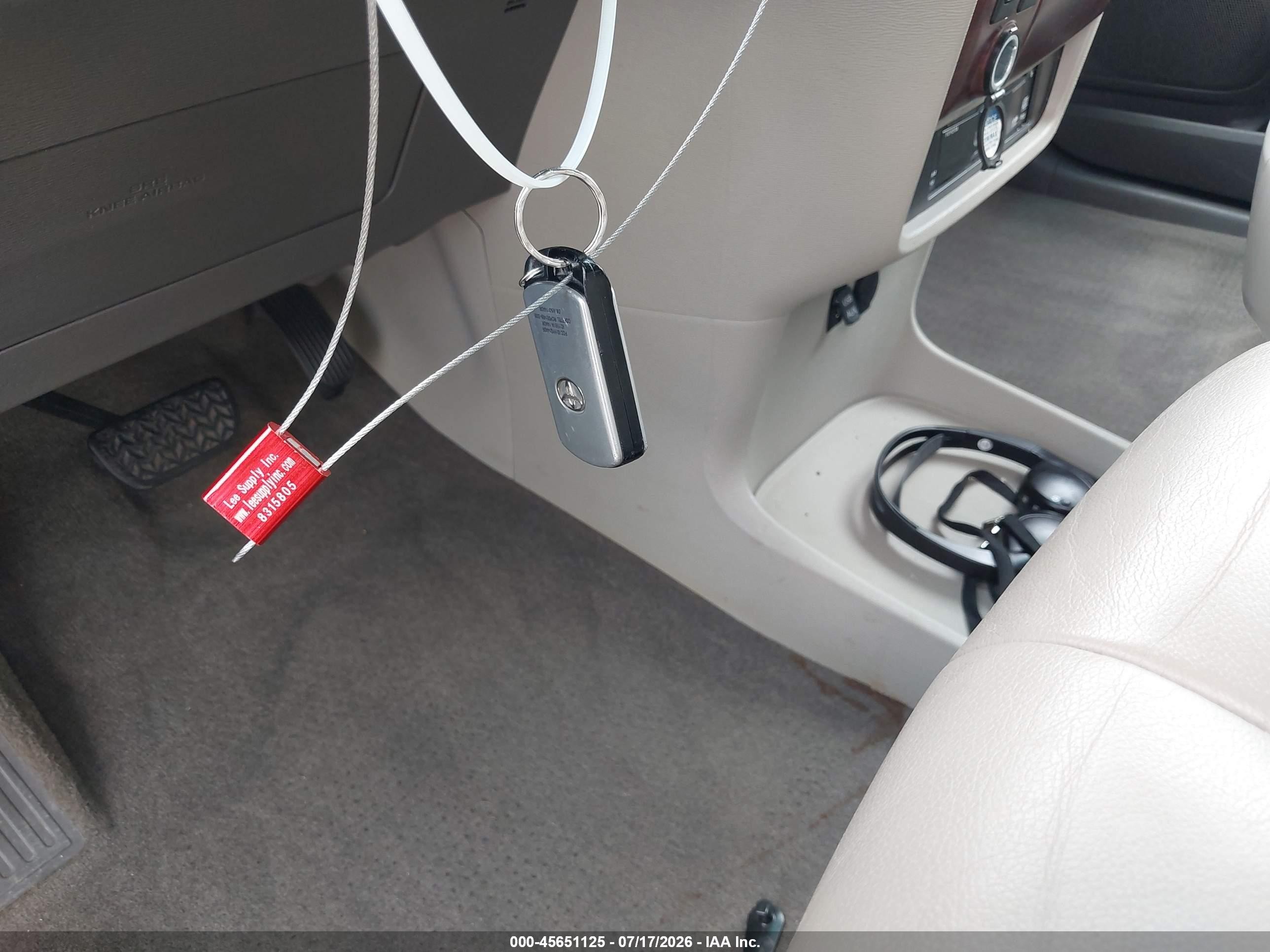 2012 Toyota Sienna Limited V6 7 Passenger Белый vin: 5TDYK3DC5CS211392