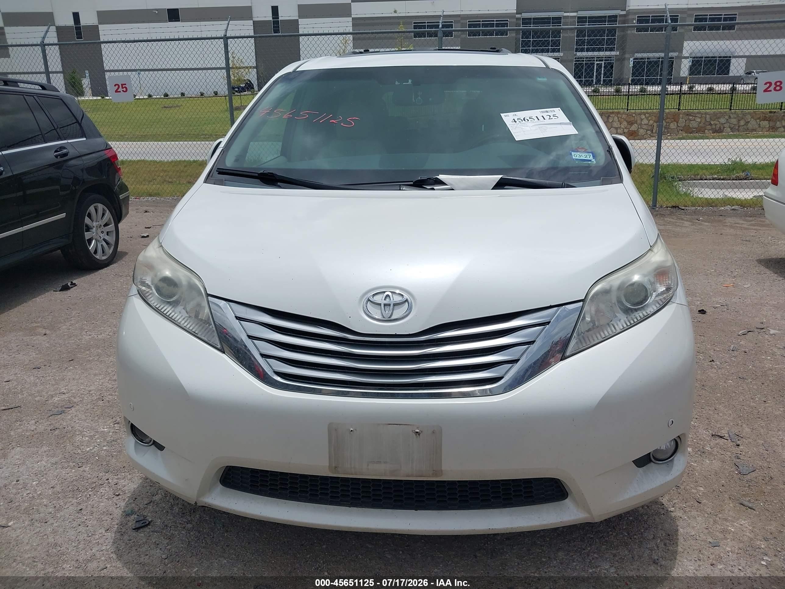 2012 Toyota Sienna Limited V6 7 Passenger Белый vin: 5TDYK3DC5CS211392