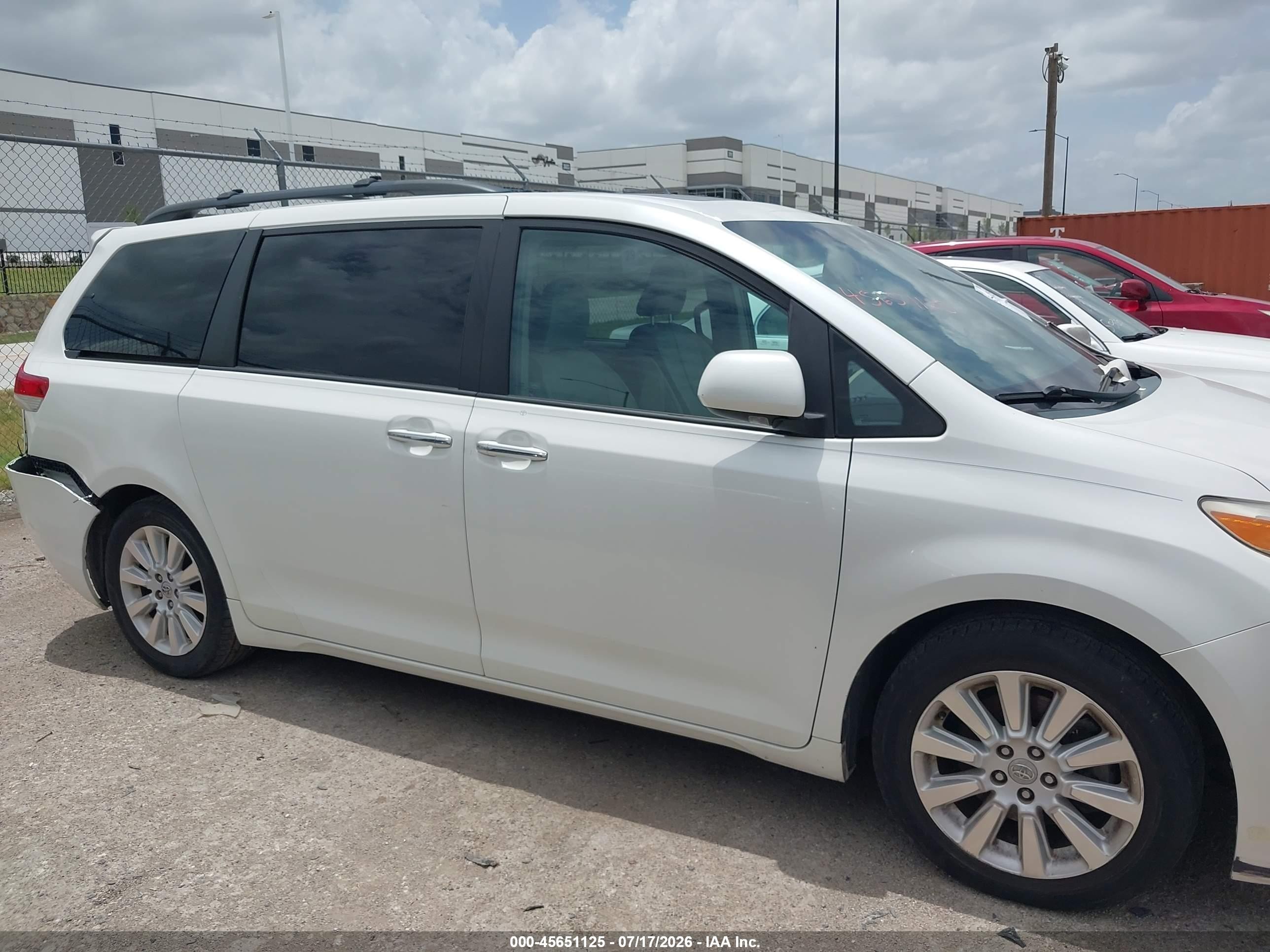 2012 Toyota Sienna Limited V6 7 Passenger Белый vin: 5TDYK3DC5CS211392