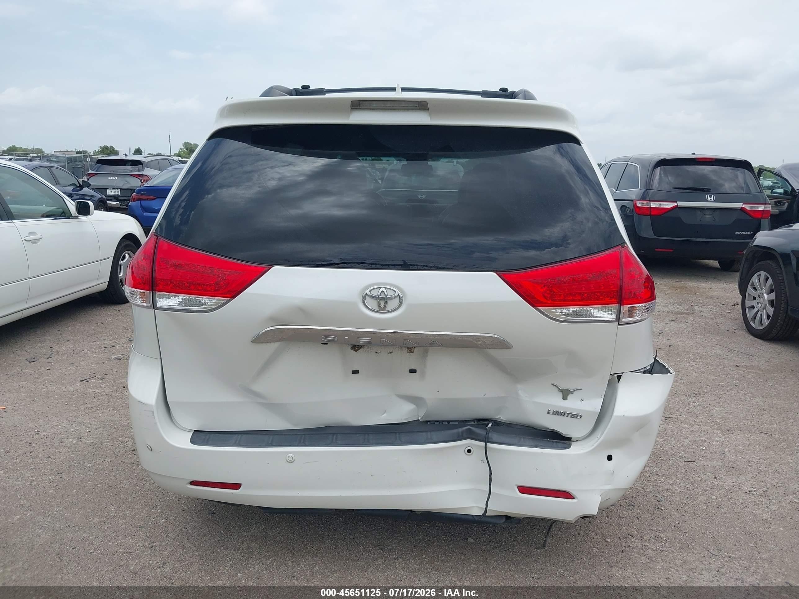 2012 Toyota Sienna Limited V6 7 Passenger Белый vin: 5TDYK3DC5CS211392