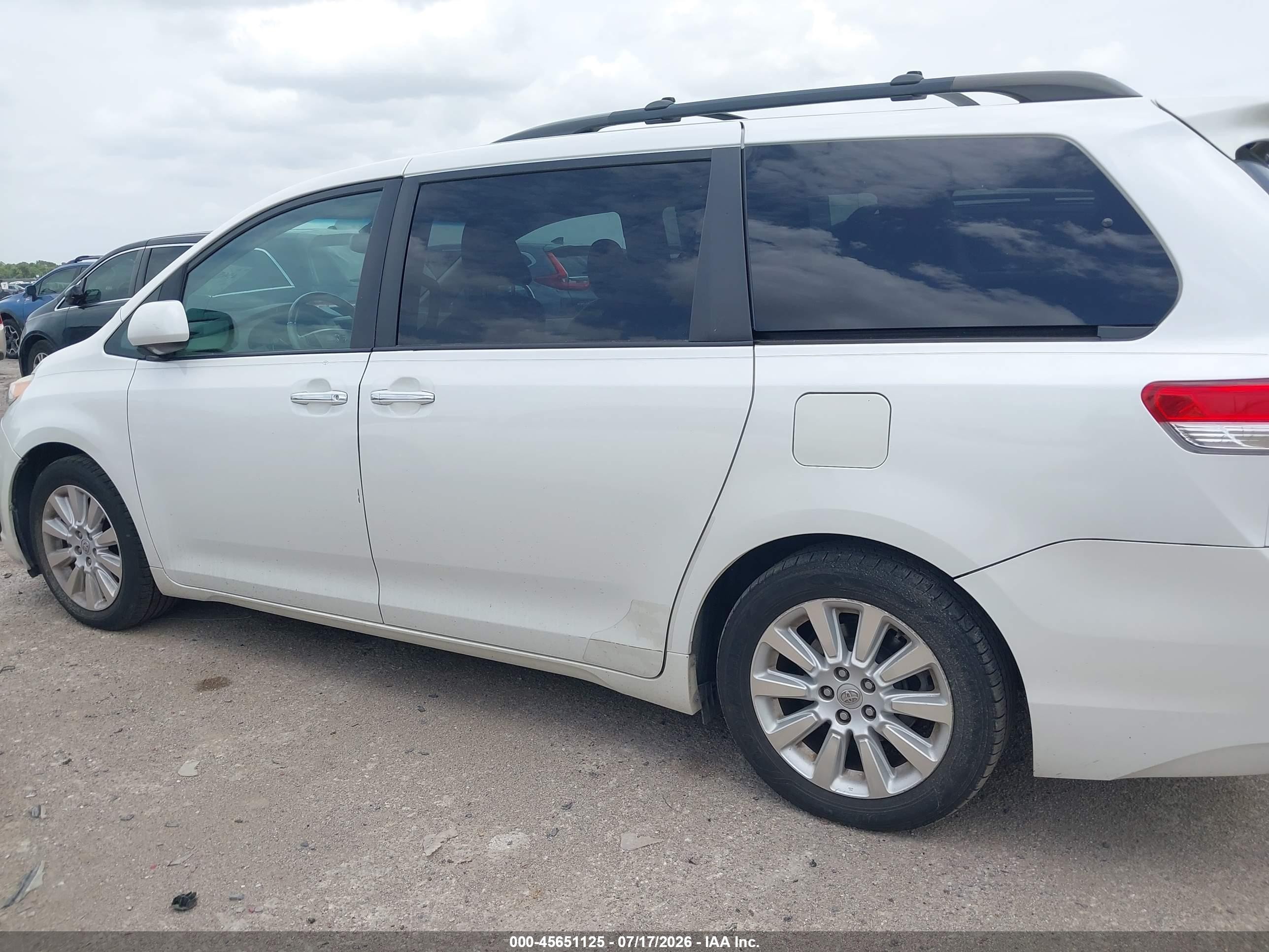 2012 Toyota Sienna Limited V6 7 Passenger Белый vin: 5TDYK3DC5CS211392