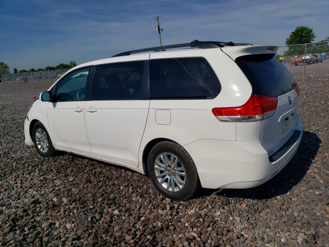 2012 Toyota Sienna Xle 8-passenger White vin: 5TDYK3DC5CS219752