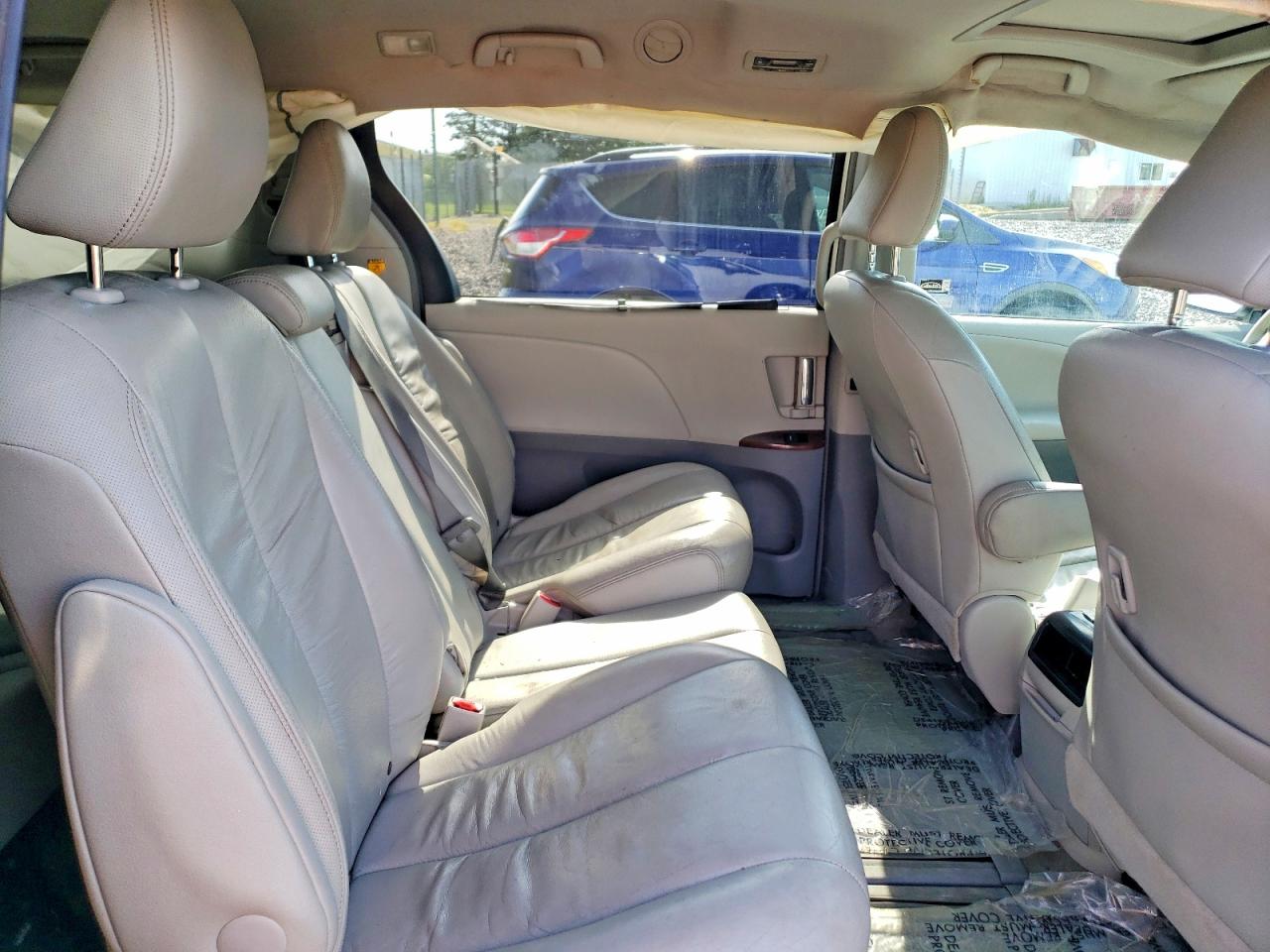 2012 Toyota Sienna Xle 8-passenger White vin: 5TDYK3DC5CS219752