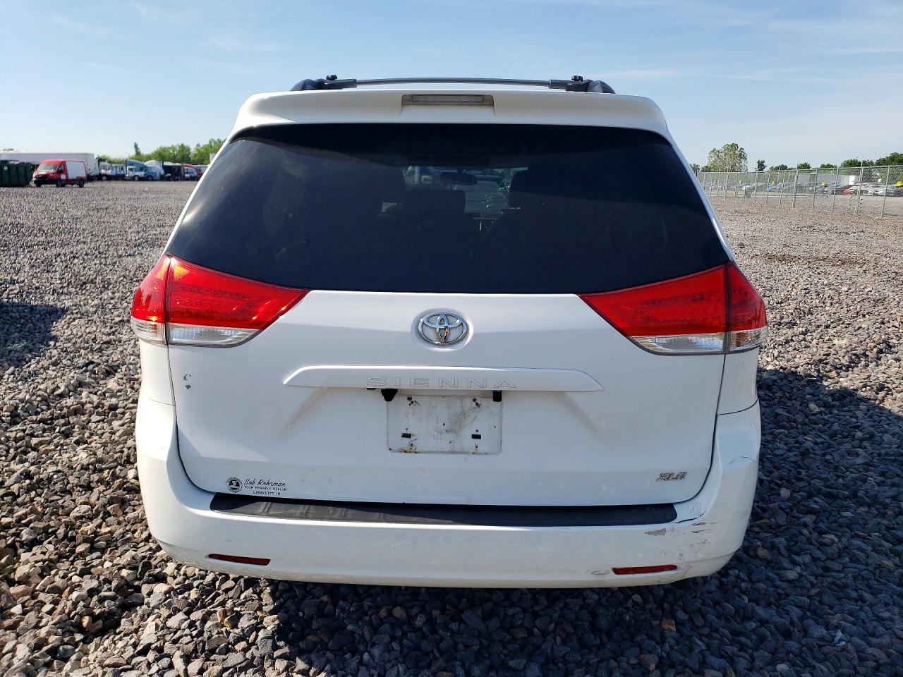 2012 Toyota Sienna Xle 8-passenger White vin: 5TDYK3DC5CS219752