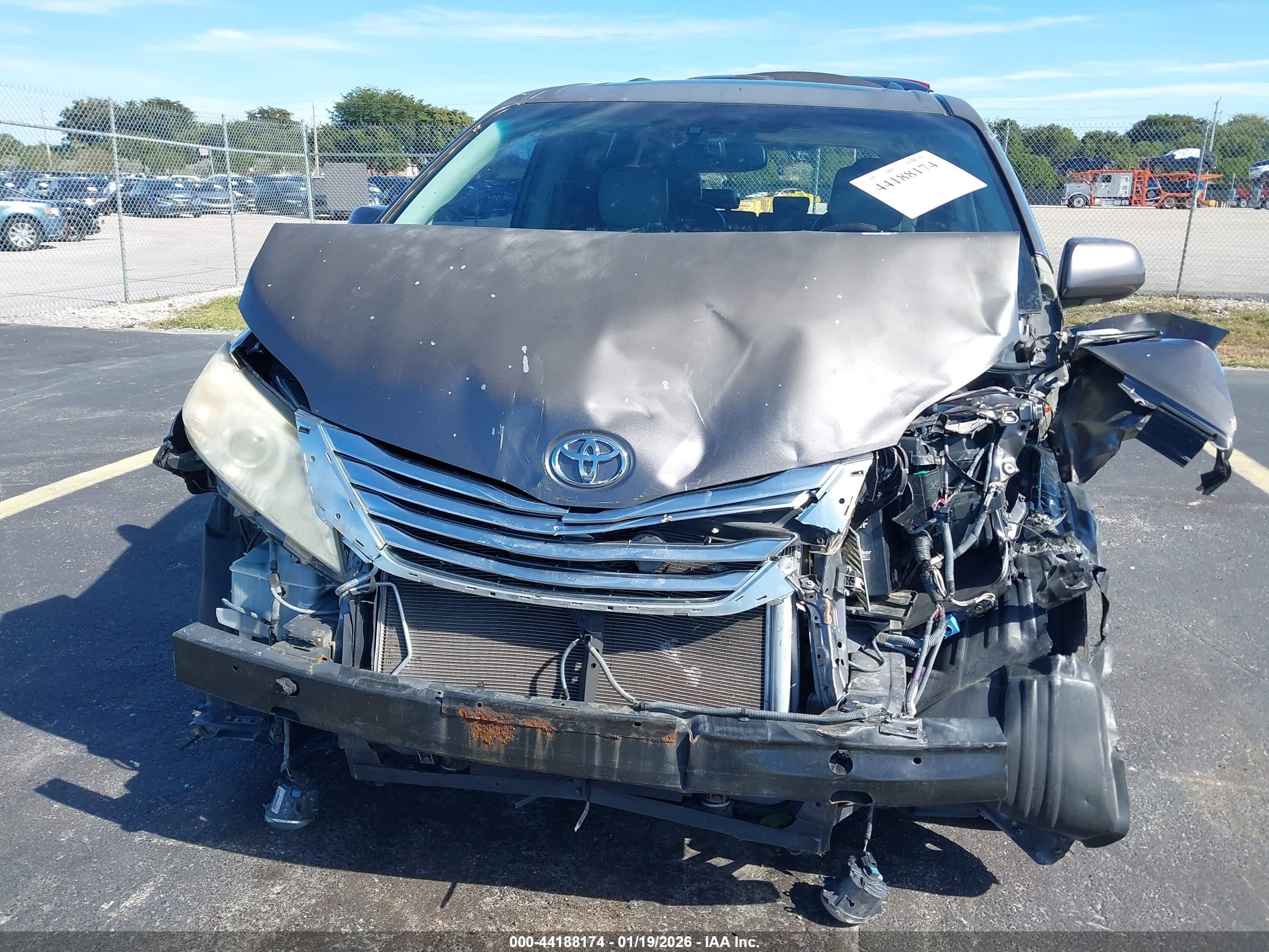 2012 Toyota Sienna Limited V6 7 Passenger Brown vin: 5TDYK3DC5CS232677