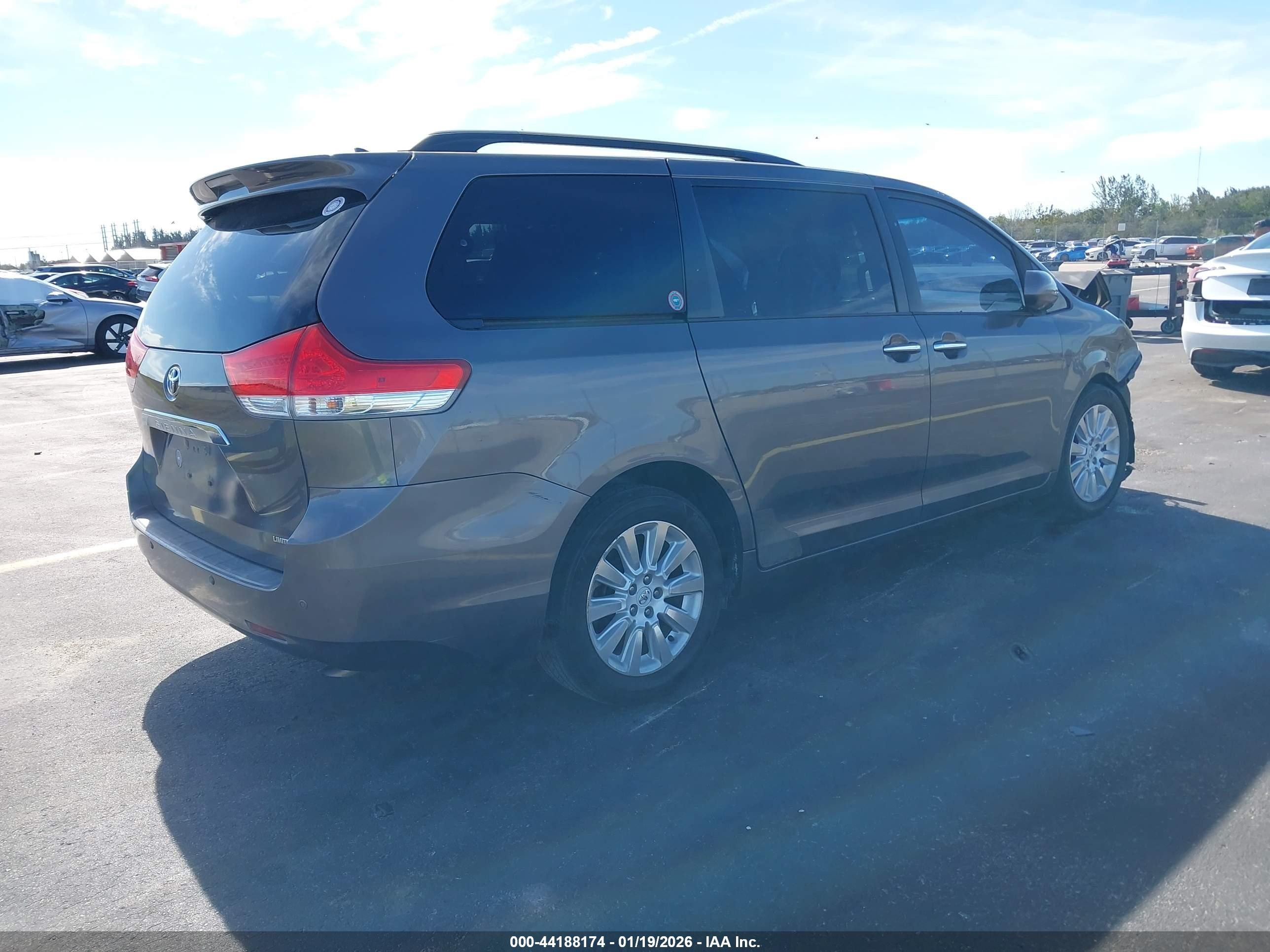 2012 Toyota Sienna Limited V6 7 Passenger Brown vin: 5TDYK3DC5CS232677