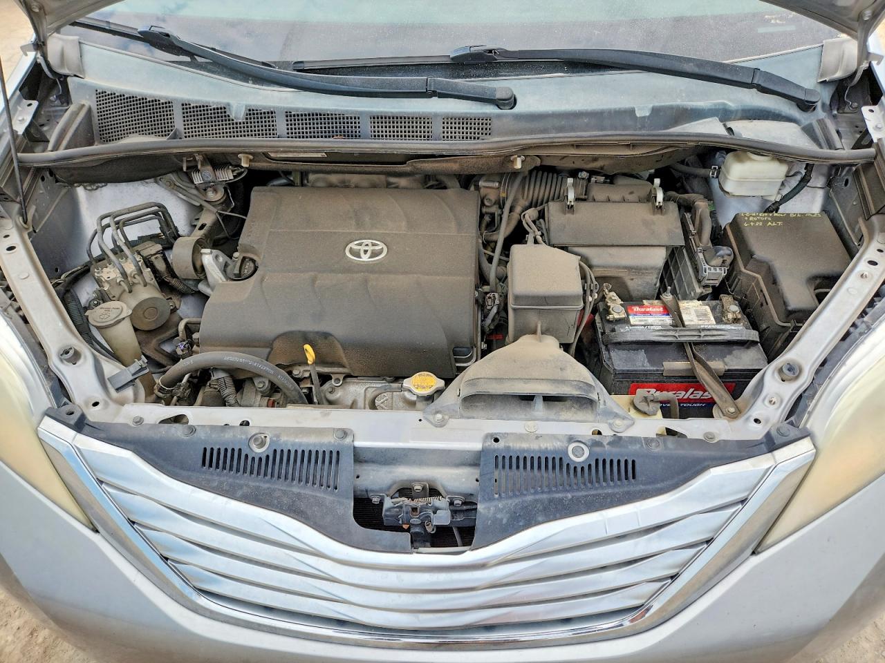2012 Toyota Sienna Limited 7-passenger Silver vin: 5TDYK3DC5CS235580