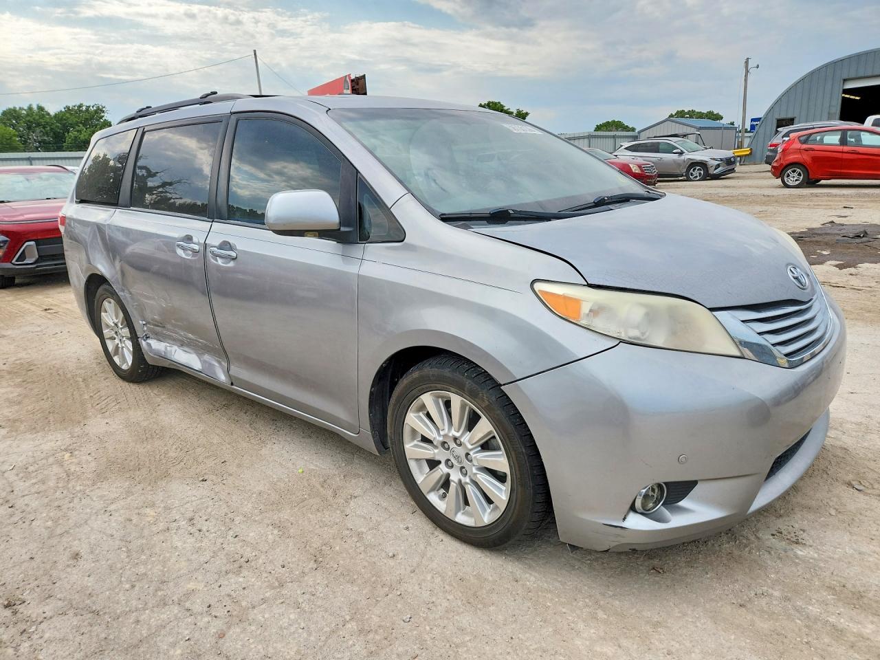 2012 Toyota Sienna Limited 7-passenger Silver vin: 5TDYK3DC5CS235580