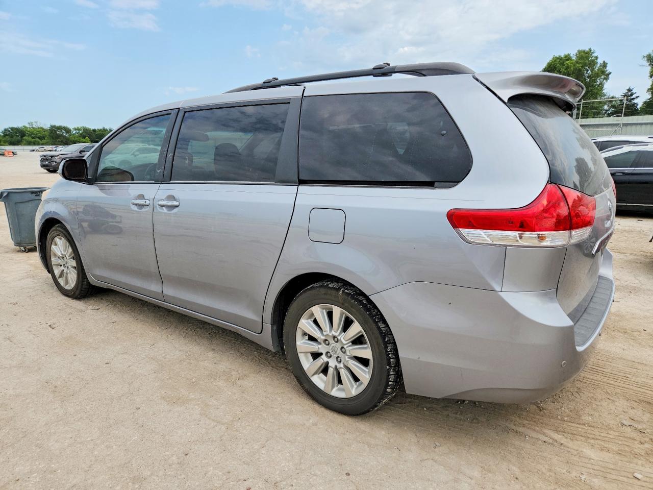 2012 Toyota Sienna Limited 7-passenger Silver vin: 5TDYK3DC5CS235580