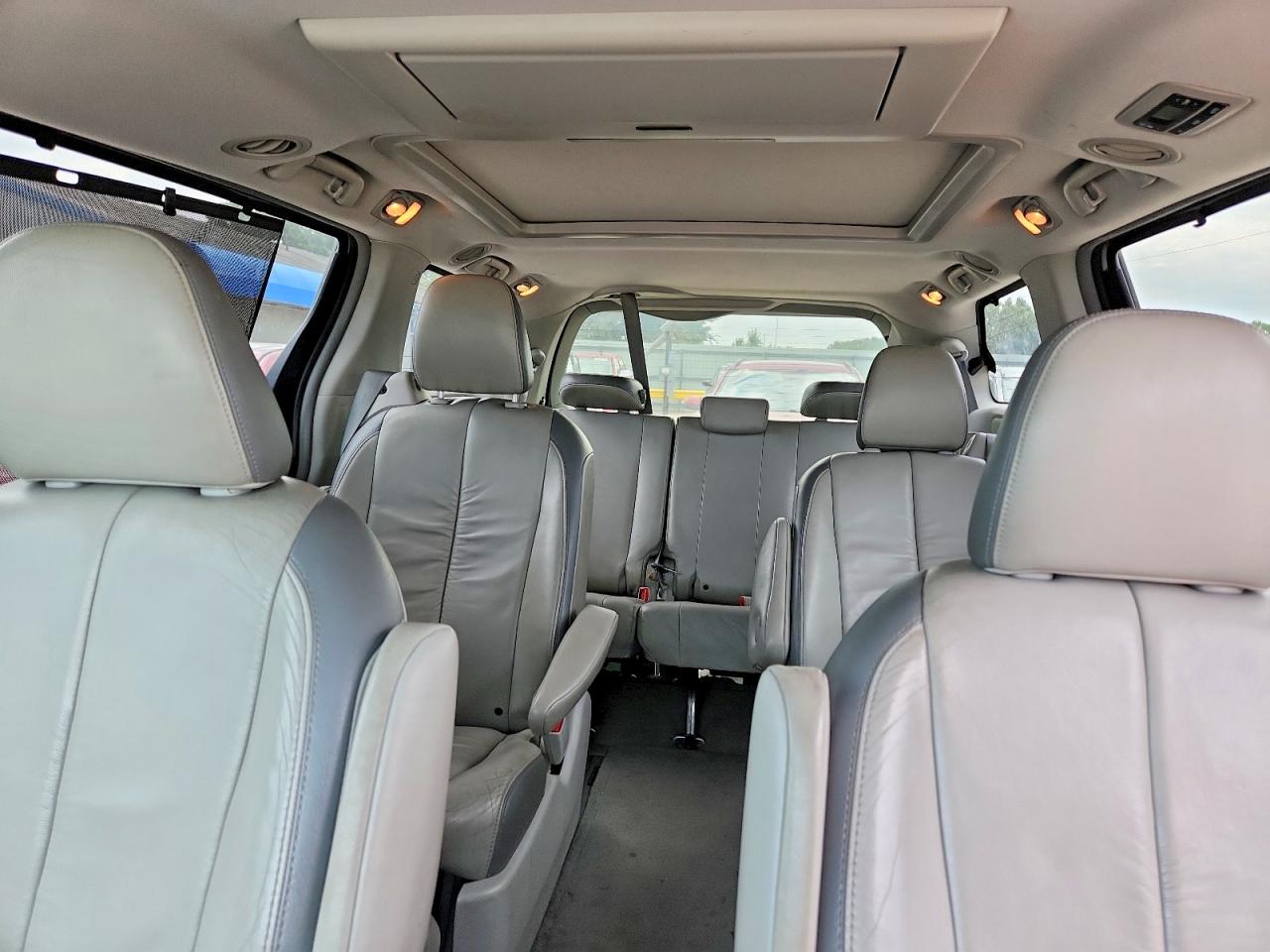 2012 Toyota Sienna Limited 7-passenger Silver vin: 5TDYK3DC5CS235580