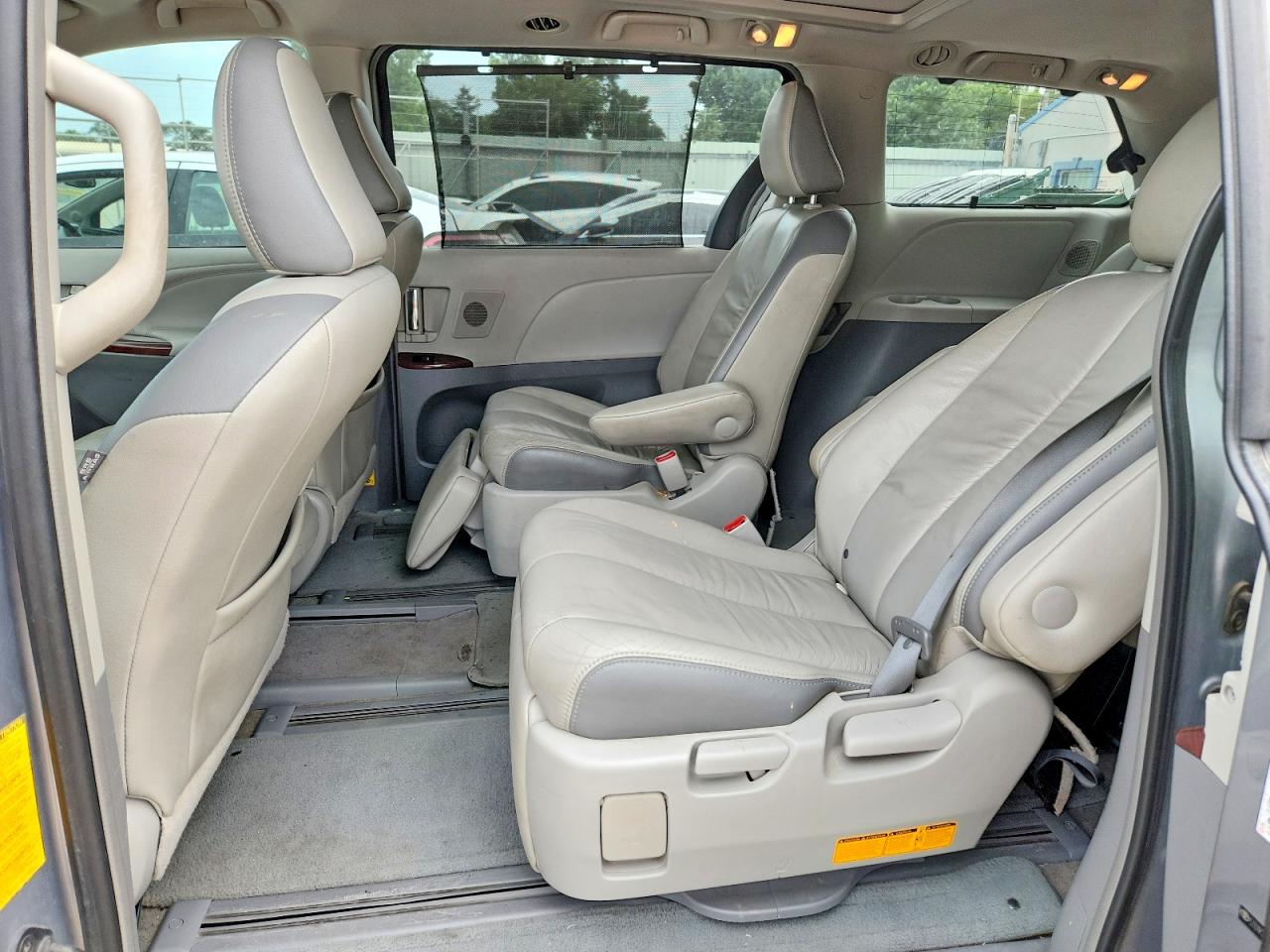 2012 Toyota Sienna Limited 7-passenger Silver vin: 5TDYK3DC5CS235580