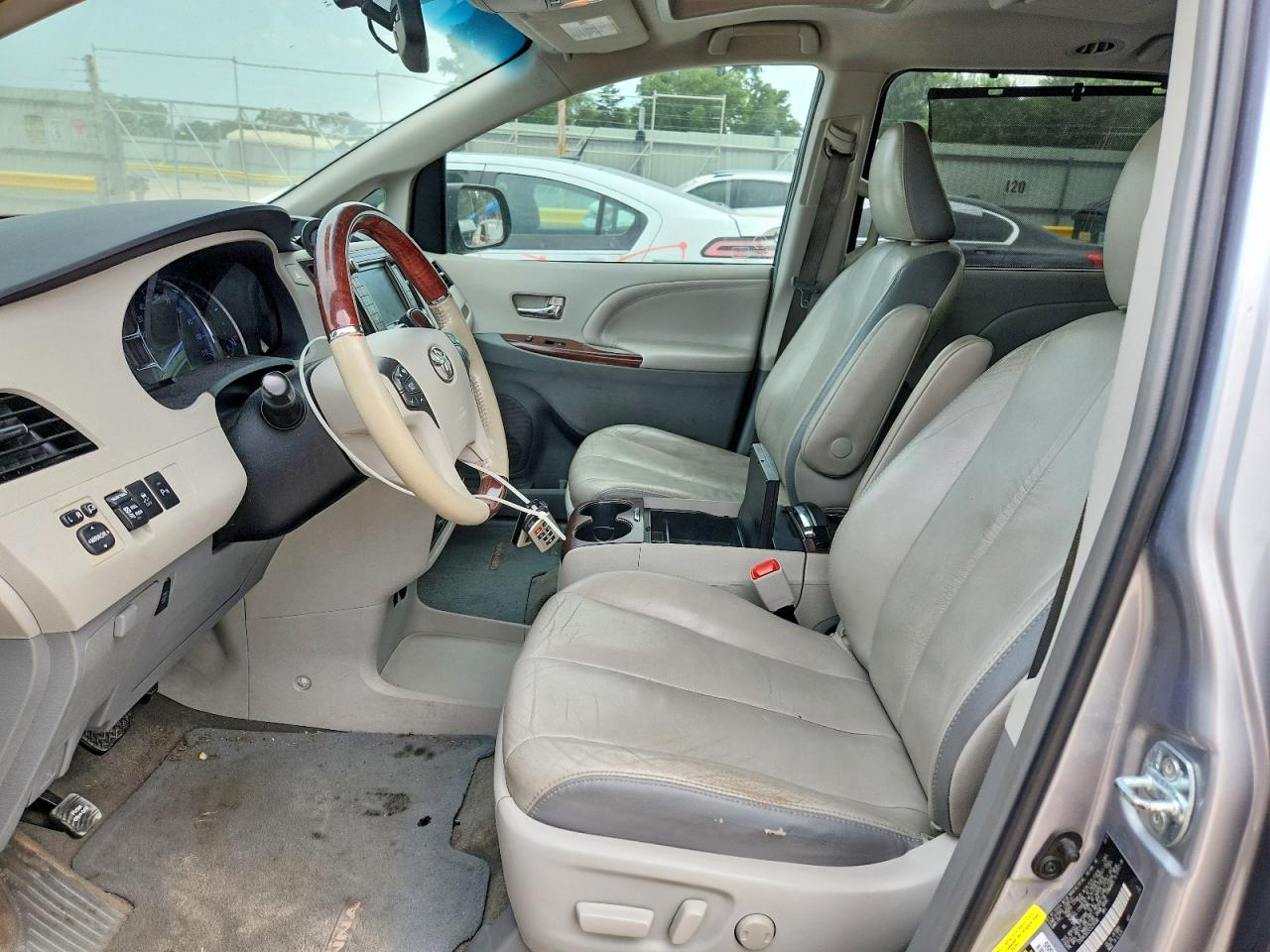 2012 Toyota Sienna Limited 7-passenger Silver vin: 5TDYK3DC5CS235580