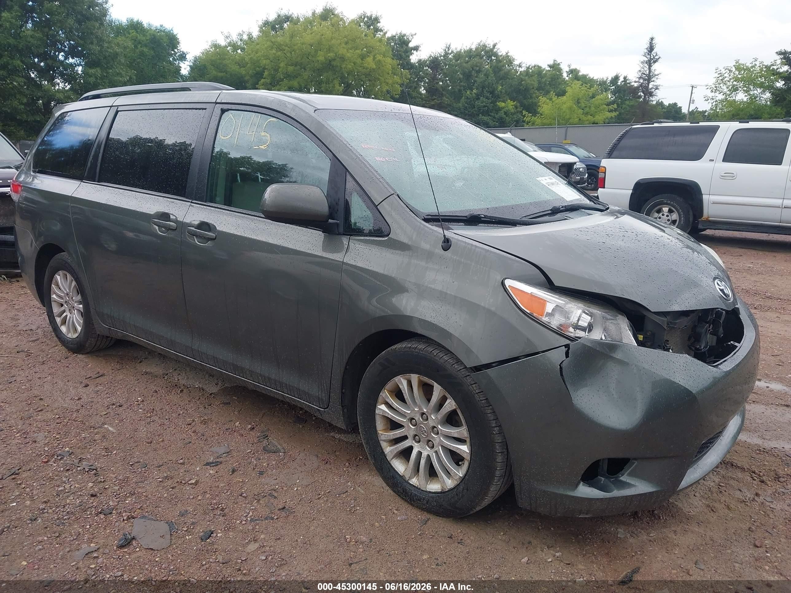 2012 Toyota Sienna Xle V6 8 Passenger Green vin: 5TDYK3DC5CS249933