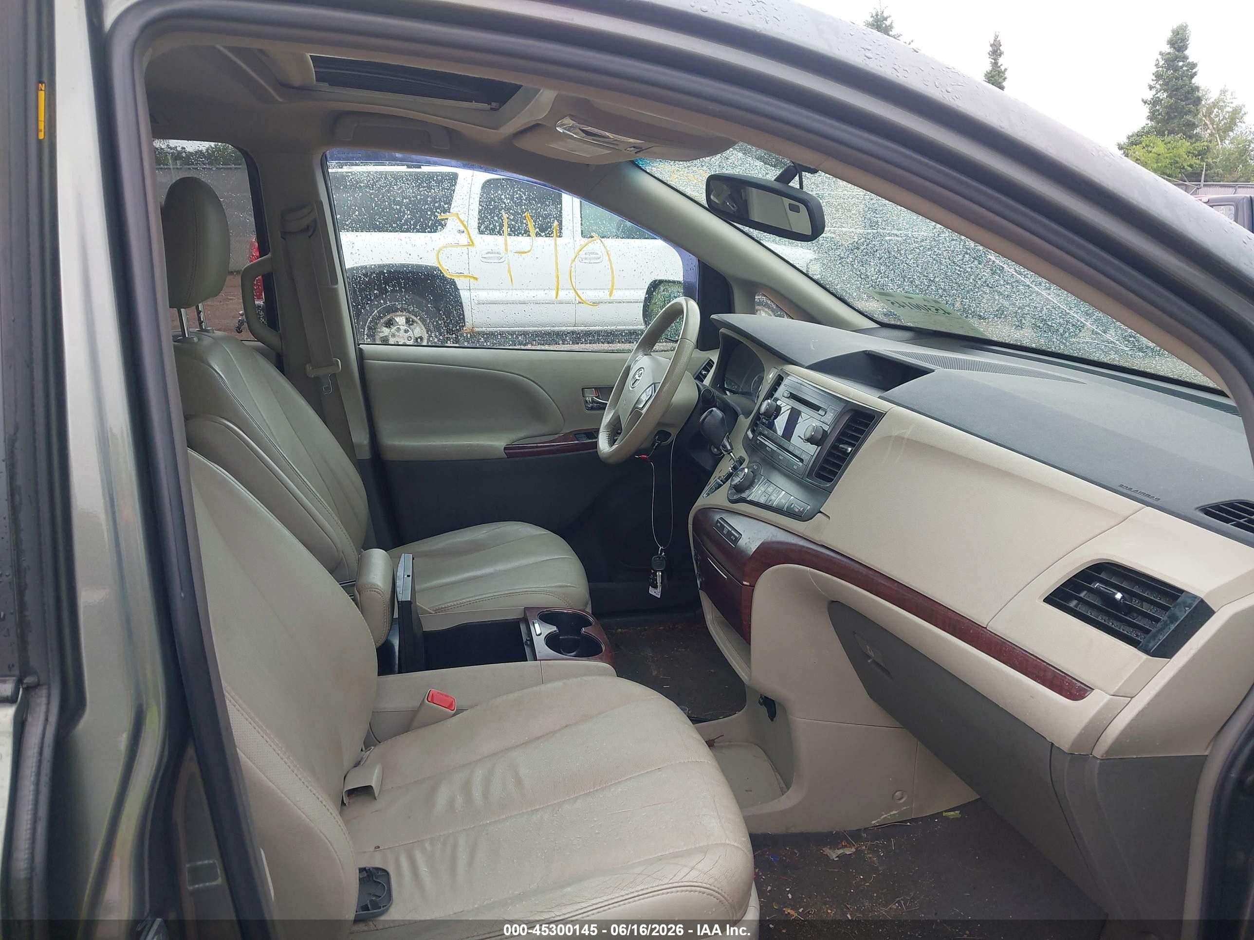 2012 Toyota Sienna Xle V6 8 Passenger Green vin: 5TDYK3DC5CS249933