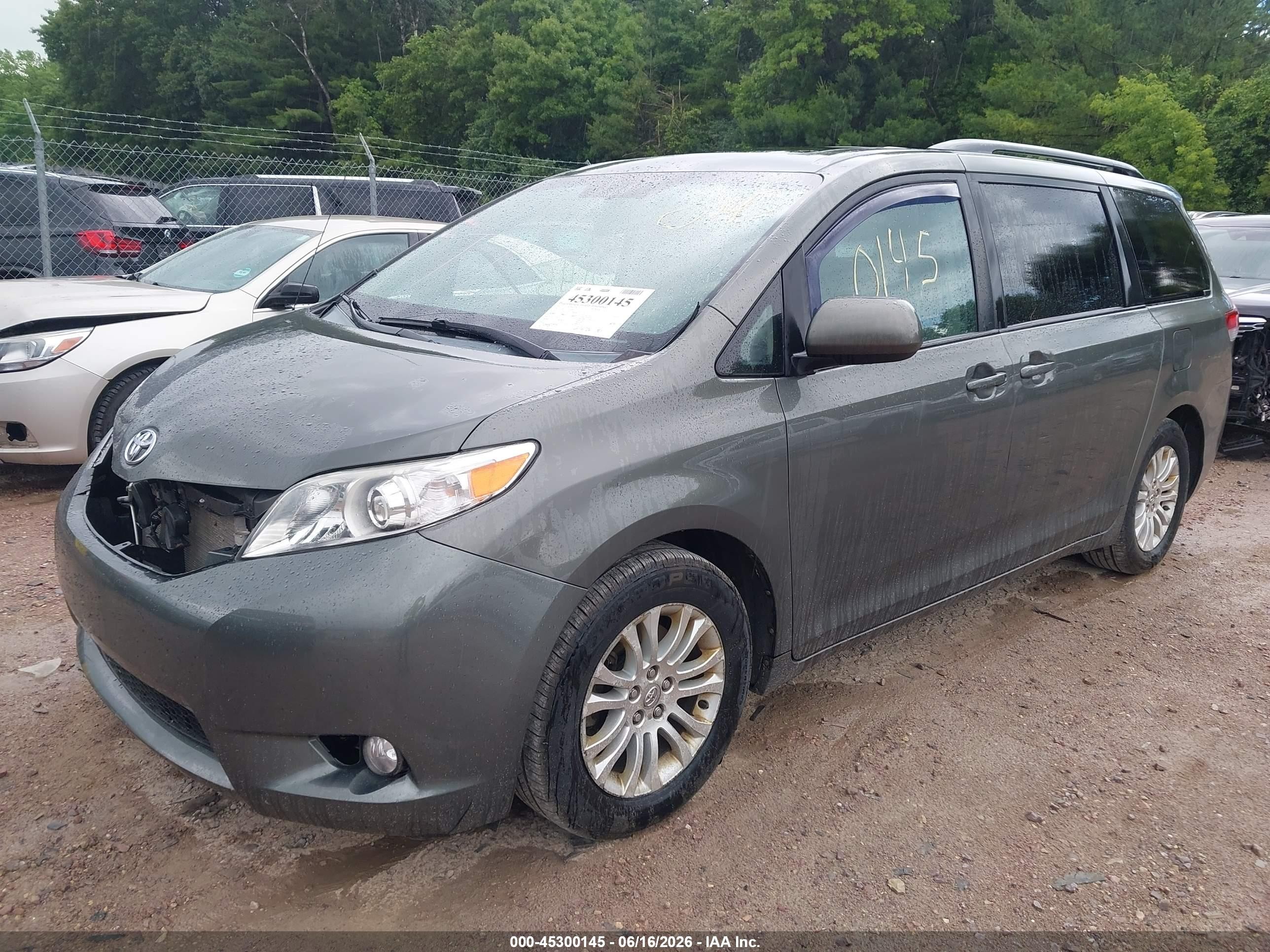 2012 Toyota Sienna Xle V6 8 Passenger Green vin: 5TDYK3DC5CS249933
