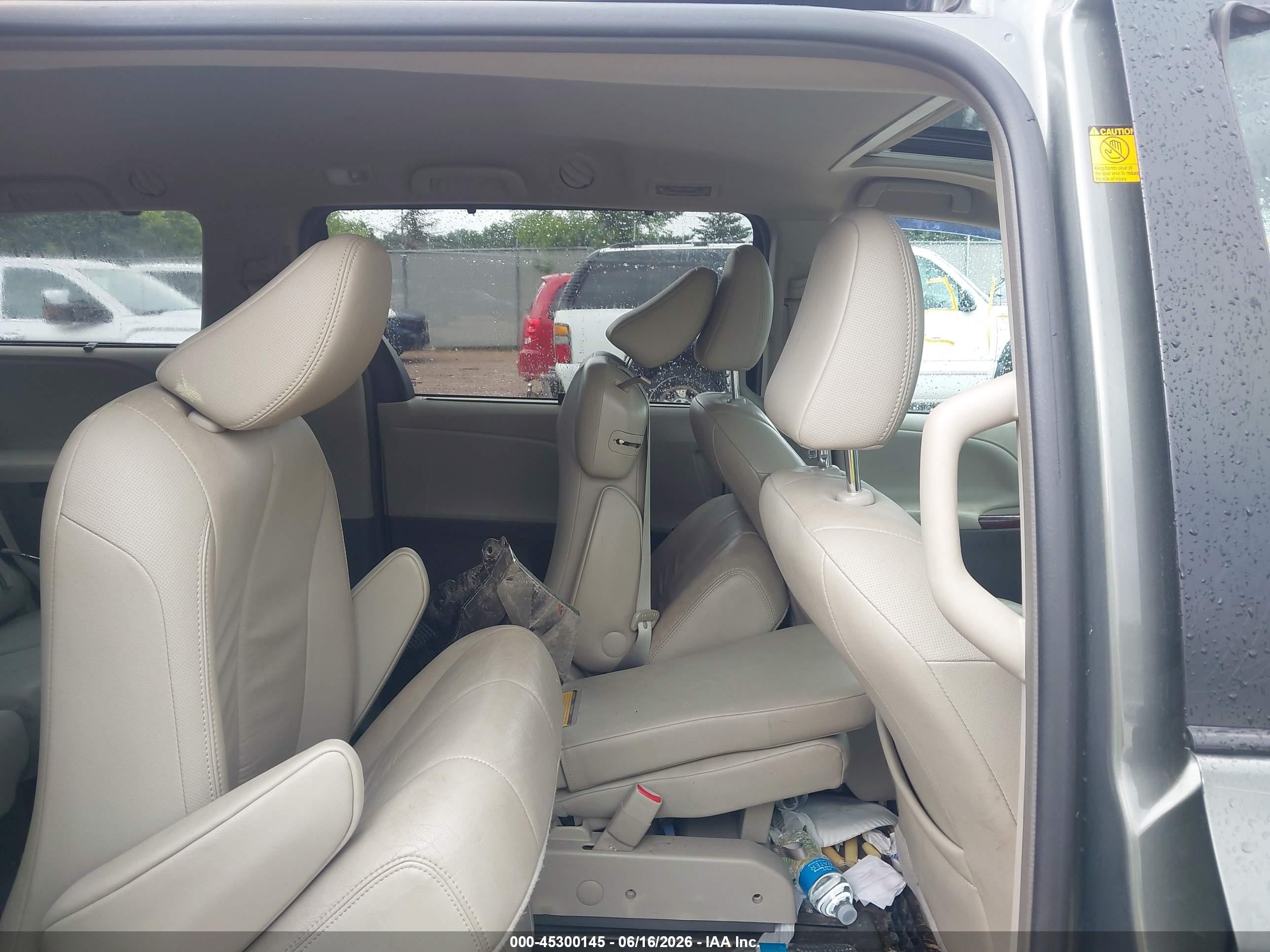 2012 Toyota Sienna Xle V6 8 Passenger Green vin: 5TDYK3DC5CS249933