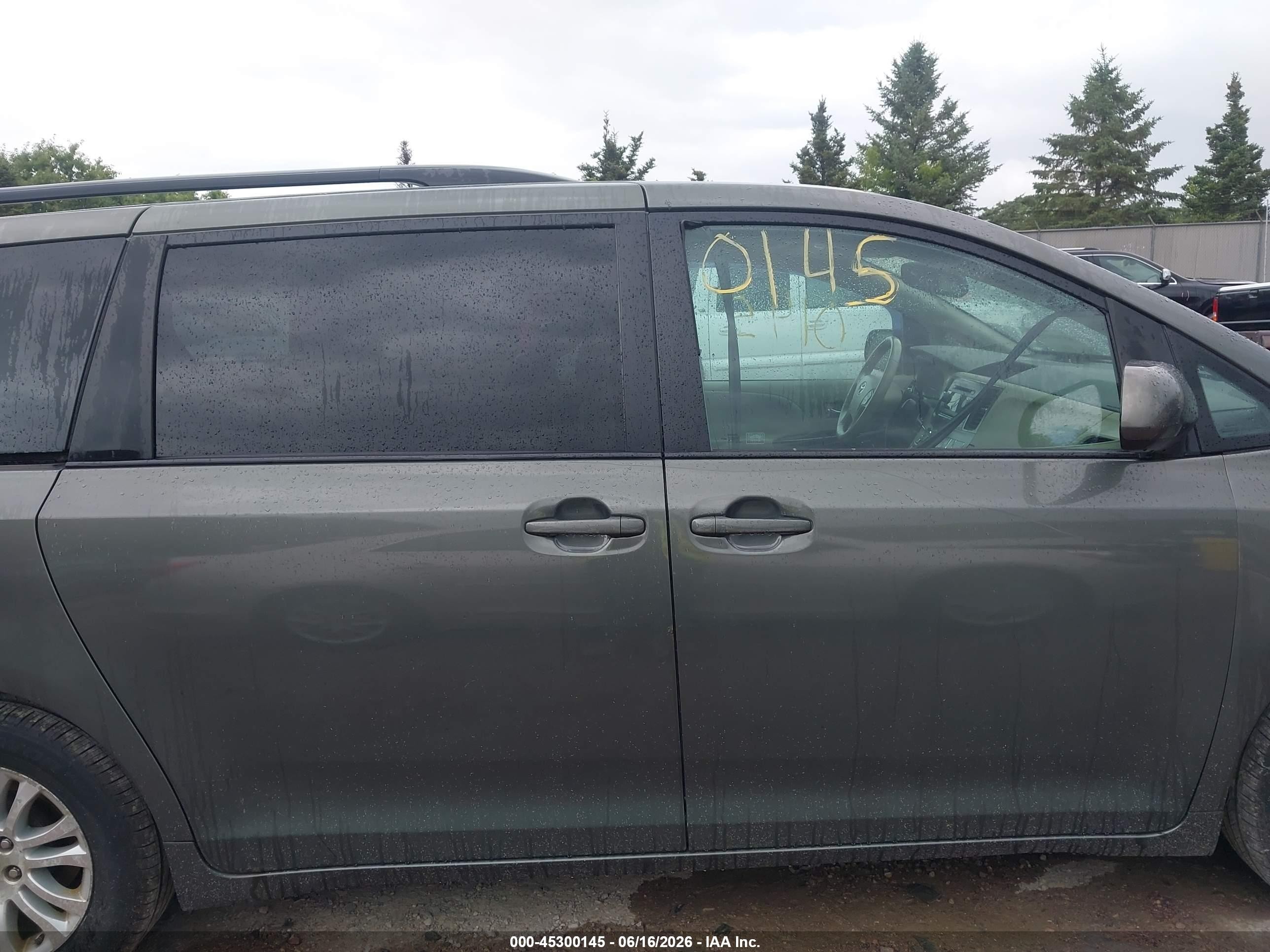 2012 Toyota Sienna Xle V6 8 Passenger Green vin: 5TDYK3DC5CS249933