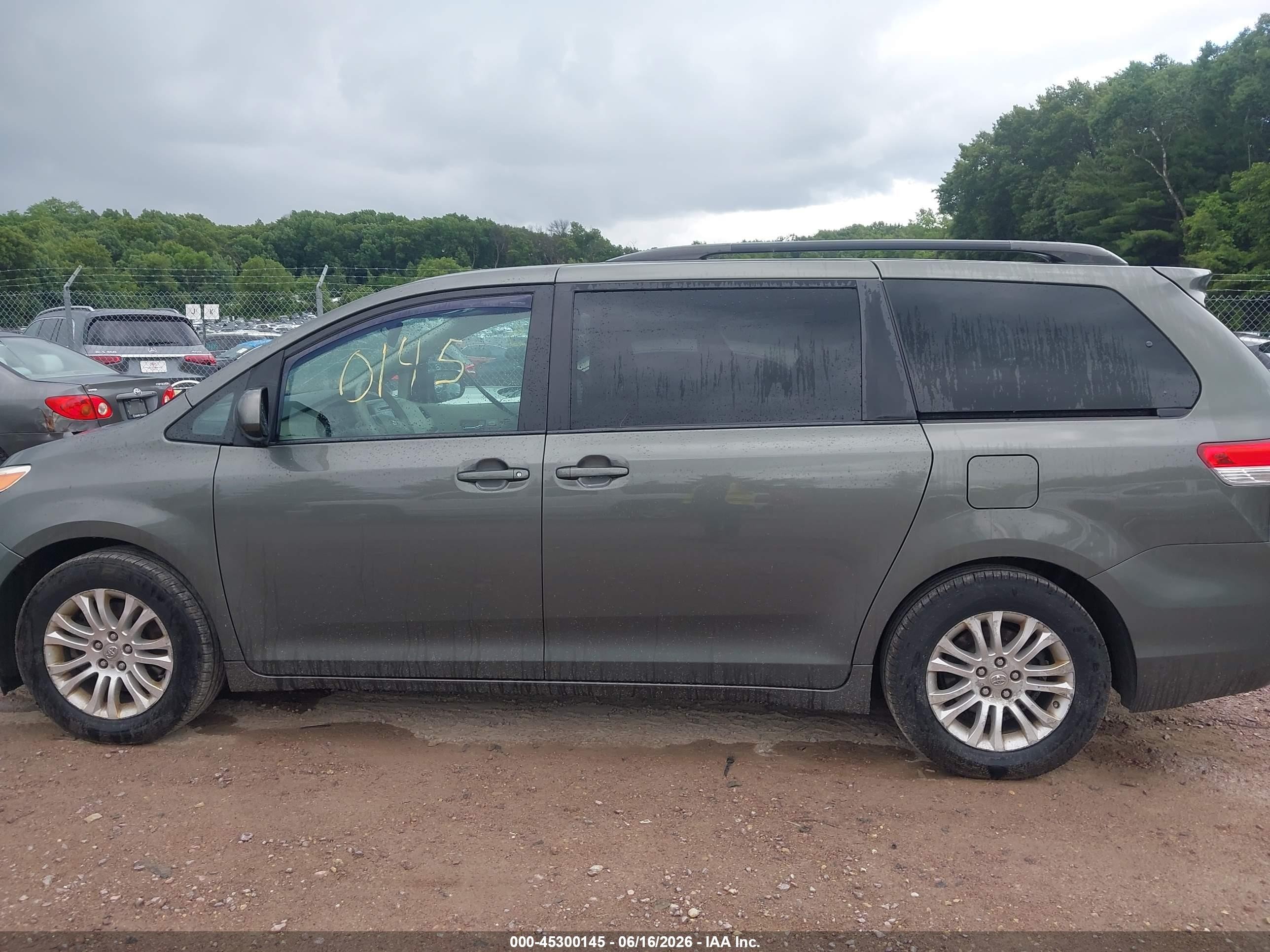 2012 Toyota Sienna Xle V6 8 Passenger Green vin: 5TDYK3DC5CS249933