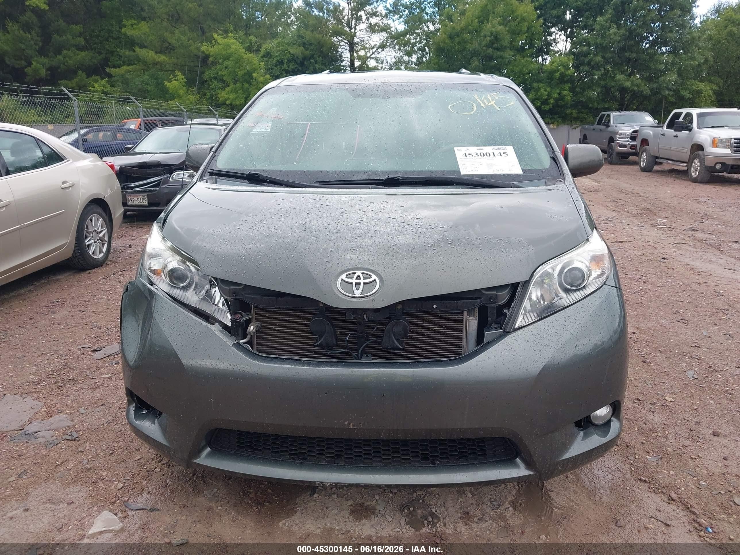 2012 Toyota Sienna Xle V6 8 Passenger Green vin: 5TDYK3DC5CS249933