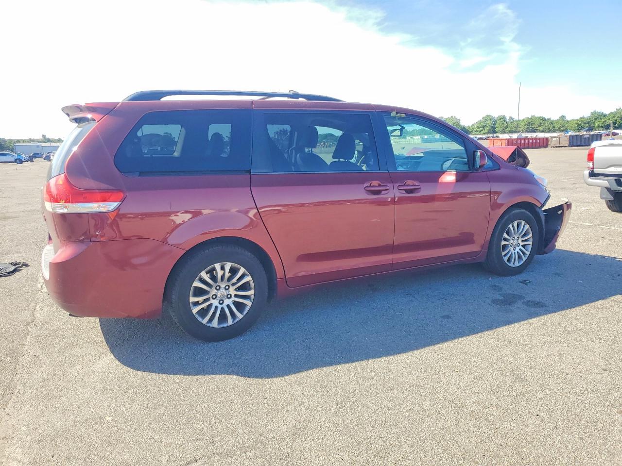 2012 Toyota Sienna Xle 8-passenger Бордовый vin: 5TDYK3DC5CS252735
