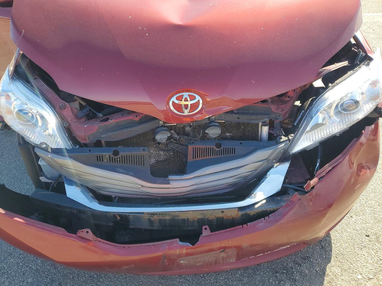 2012 Toyota Sienna Xle 8-passenger Бордовый vin: 5TDYK3DC5CS252735