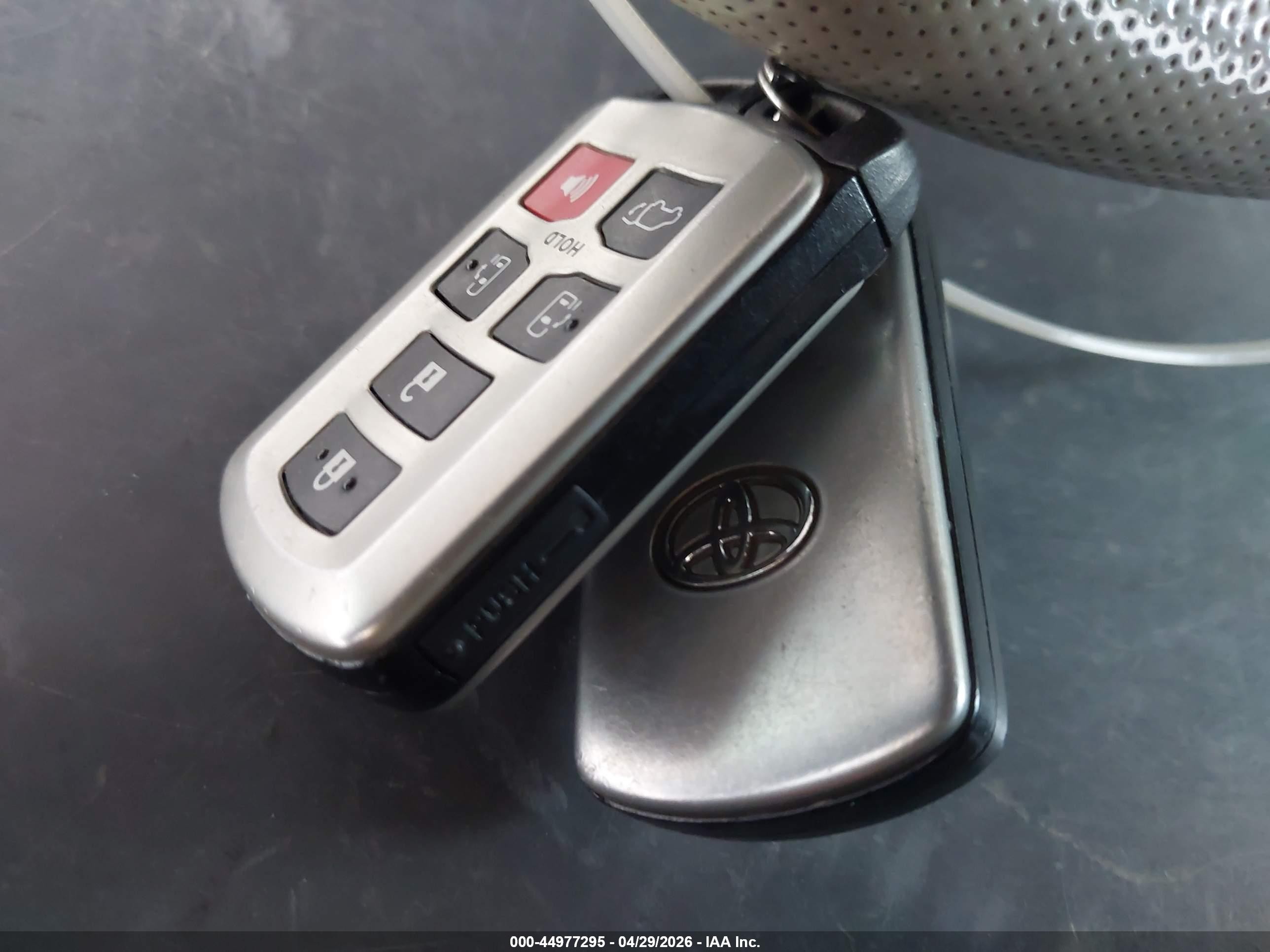 2012 Toyota Sienna Xle V6 8 Passenger Gray vin: 5TDYK3DC5CS264125