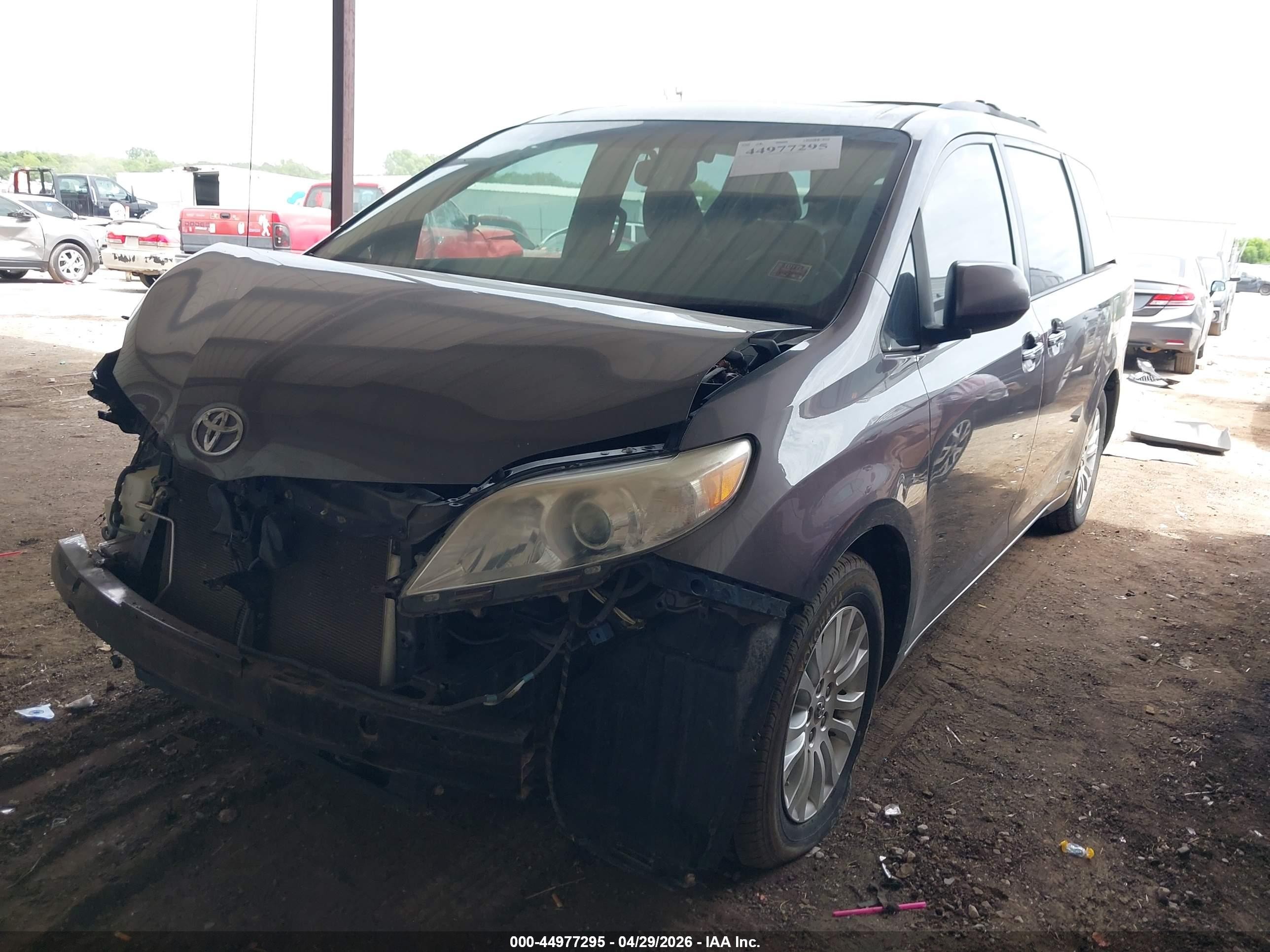 2012 Toyota Sienna Xle V6 8 Passenger Gray vin: 5TDYK3DC5CS264125