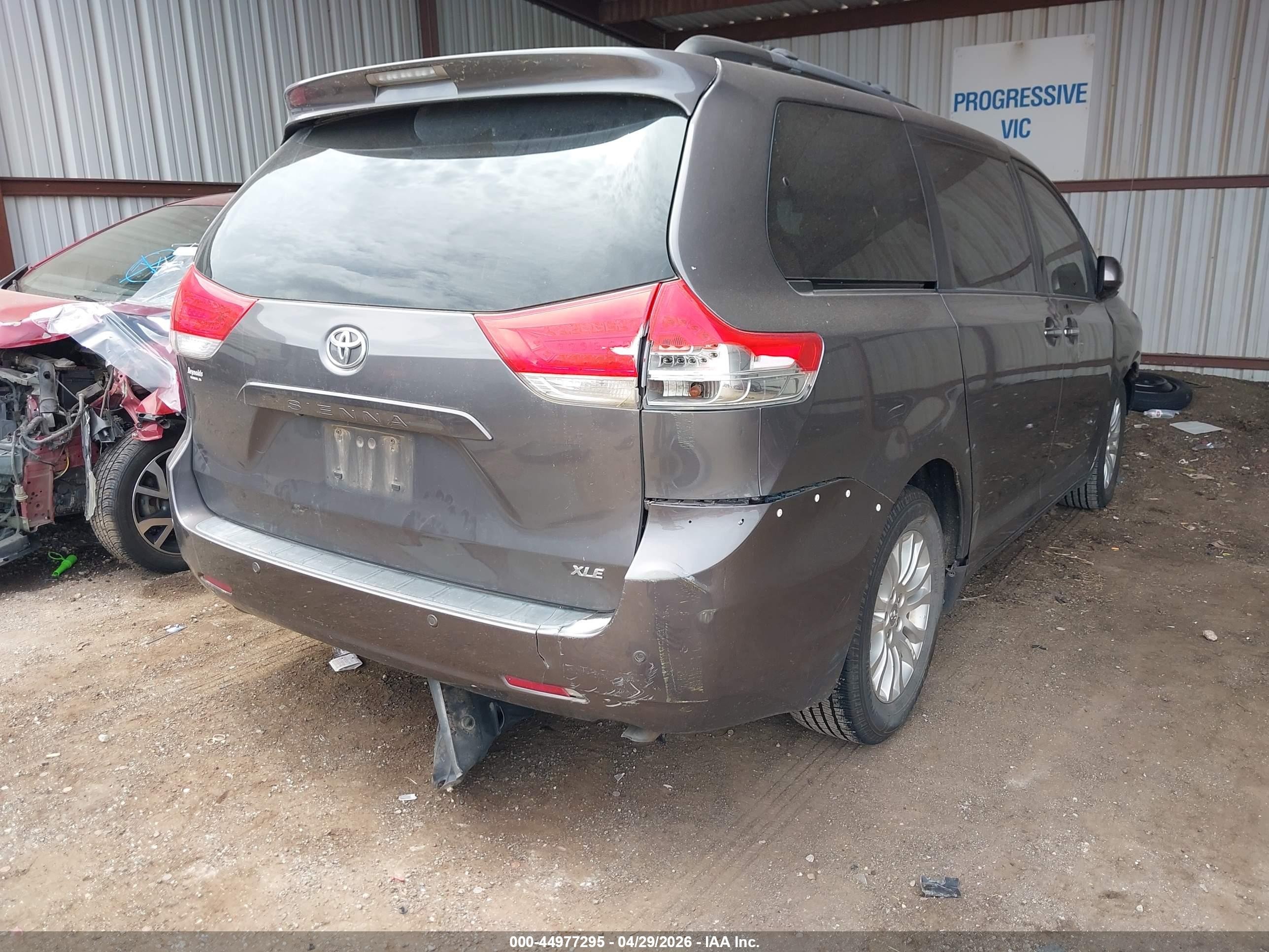 2012 Toyota Sienna Xle V6 8 Passenger Gray vin: 5TDYK3DC5CS264125