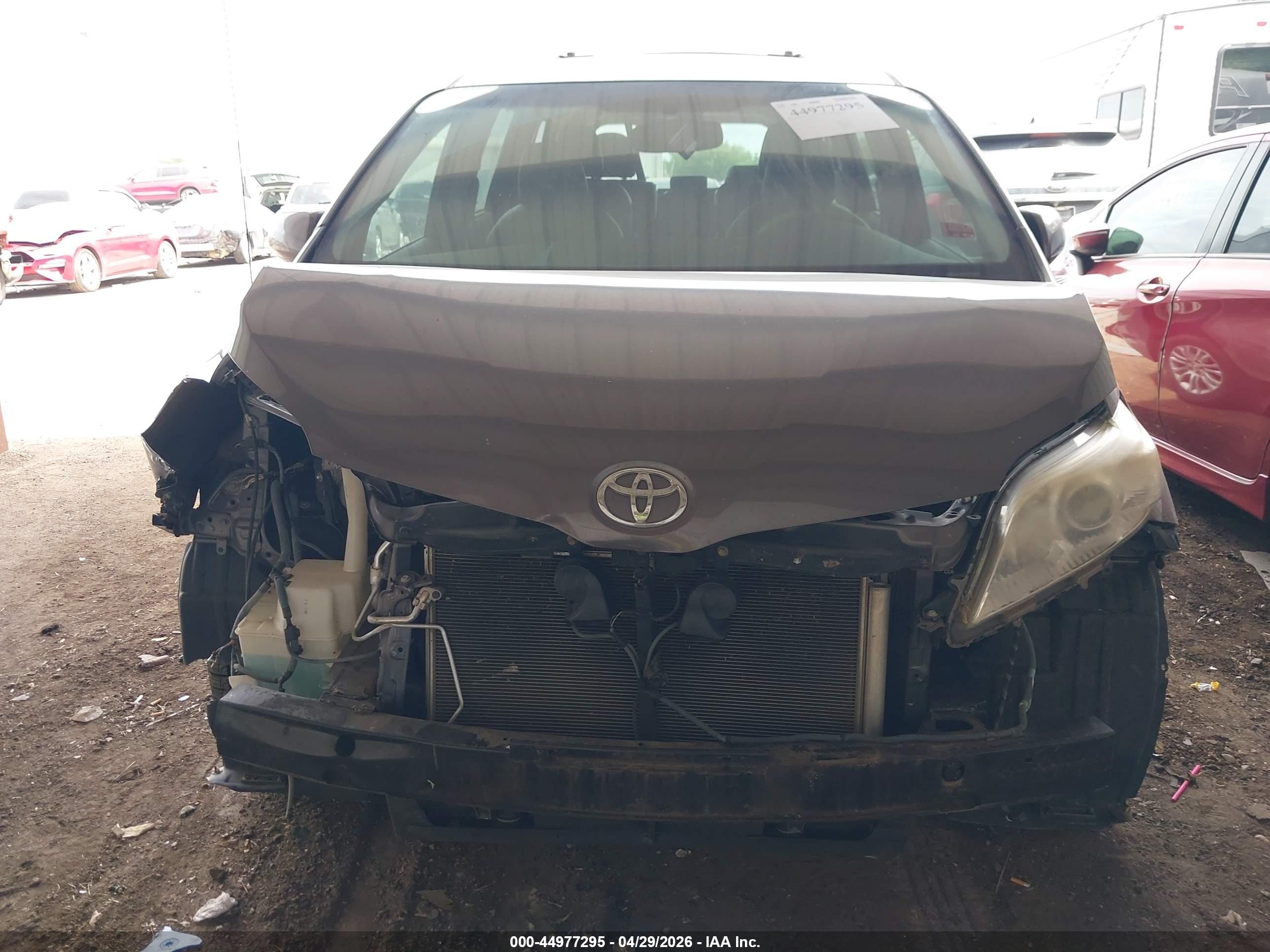 2012 Toyota Sienna Xle V6 8 Passenger Gray vin: 5TDYK3DC5CS264125