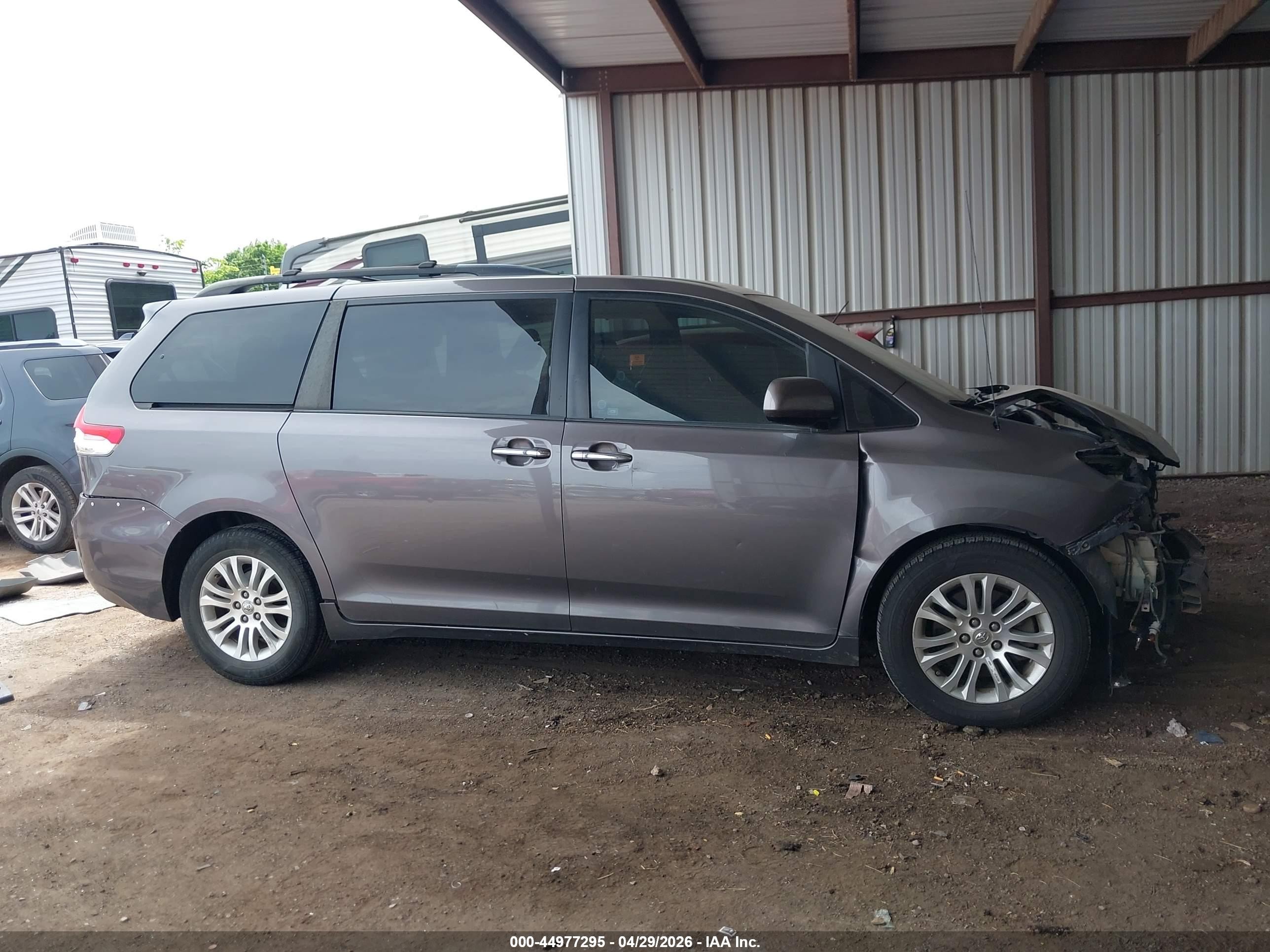 2012 Toyota Sienna Xle V6 8 Passenger Gray vin: 5TDYK3DC5CS264125