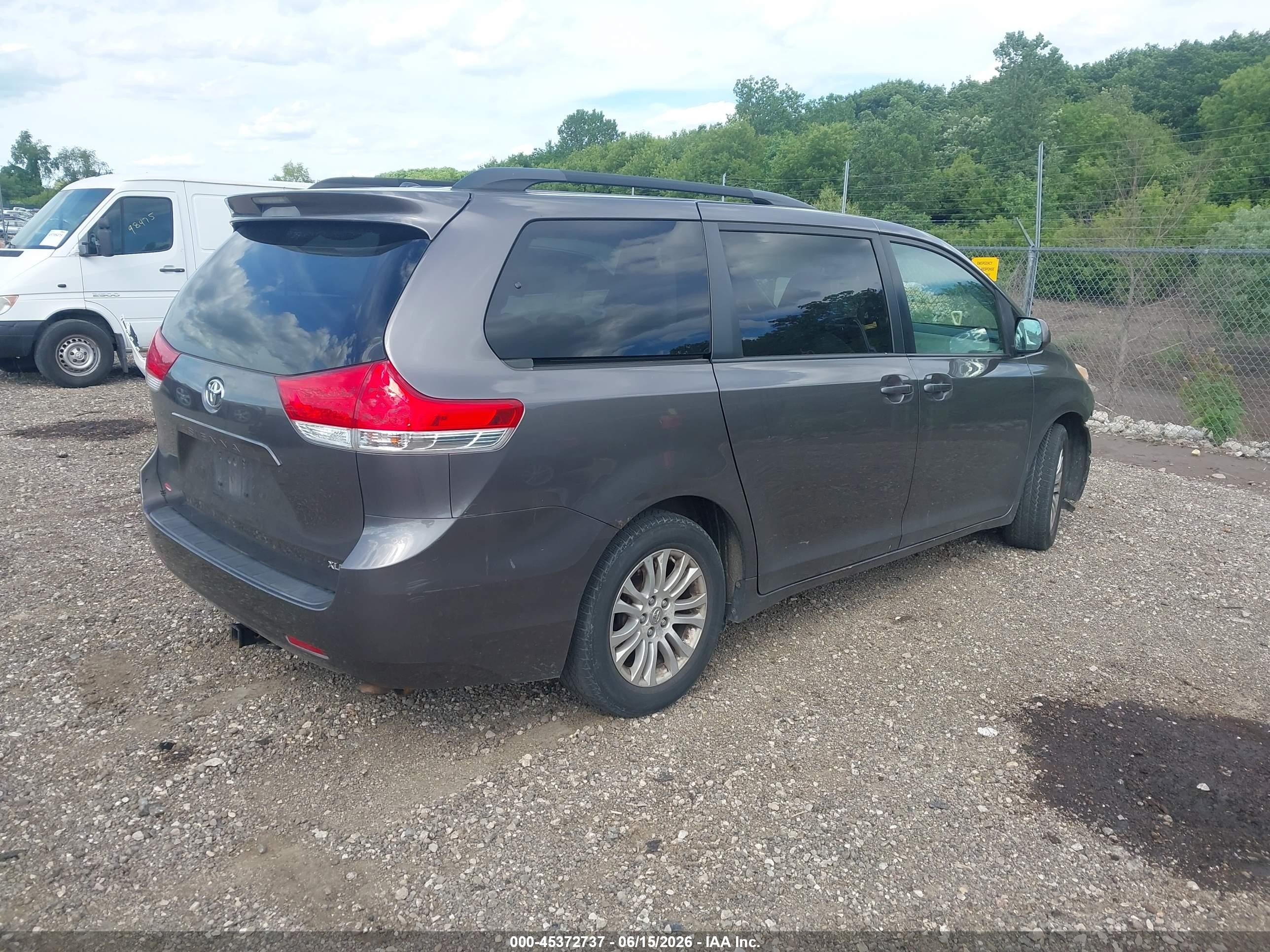 2012 Toyota Sienna Xle V6 8 Passenger Gray vin: 5TDYK3DC5CS266747