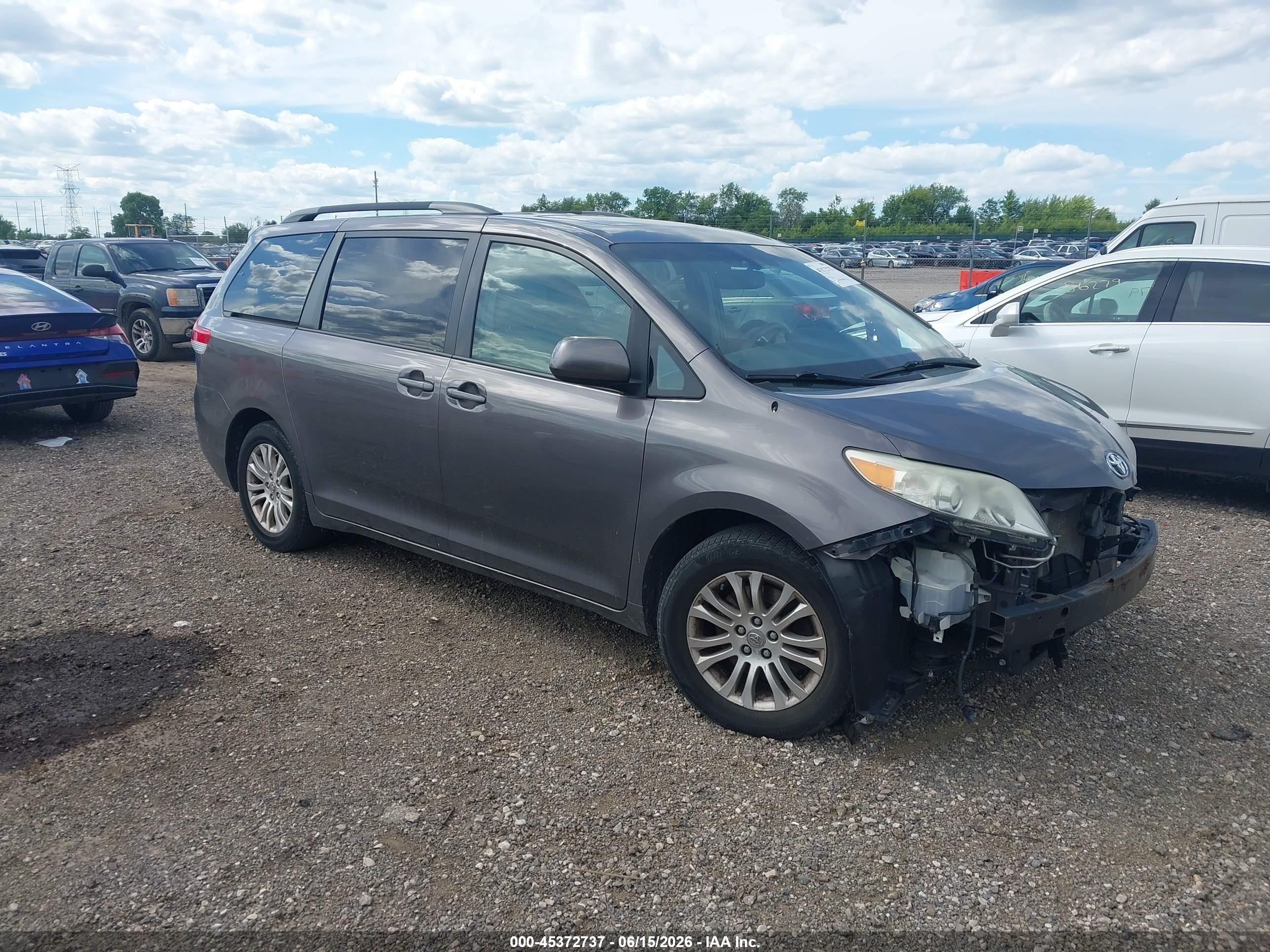2012 Toyota Sienna Xle V6 8 Passenger Gray vin: 5TDYK3DC5CS266747