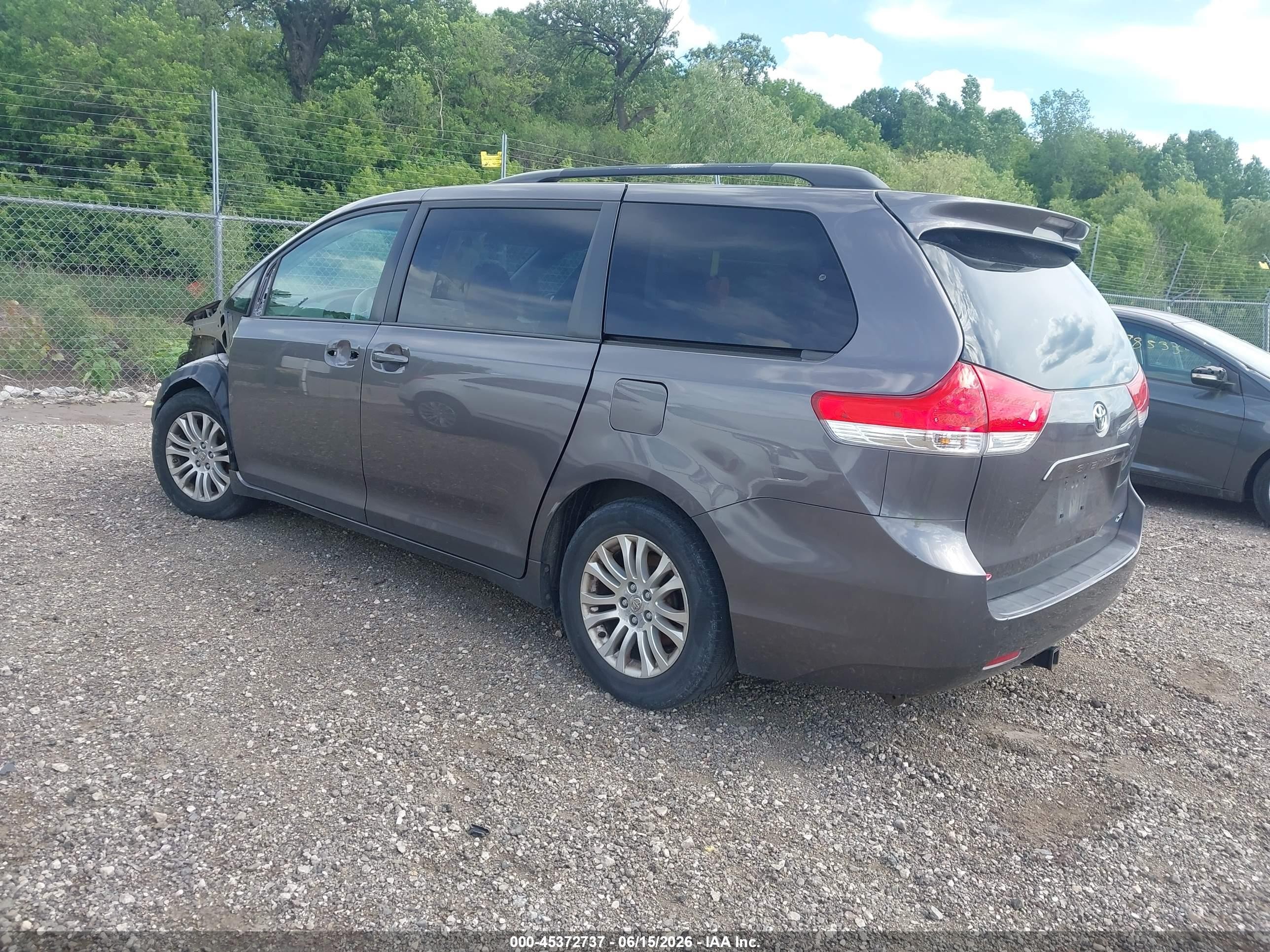 2012 Toyota Sienna Xle V6 8 Passenger Gray vin: 5TDYK3DC5CS266747
