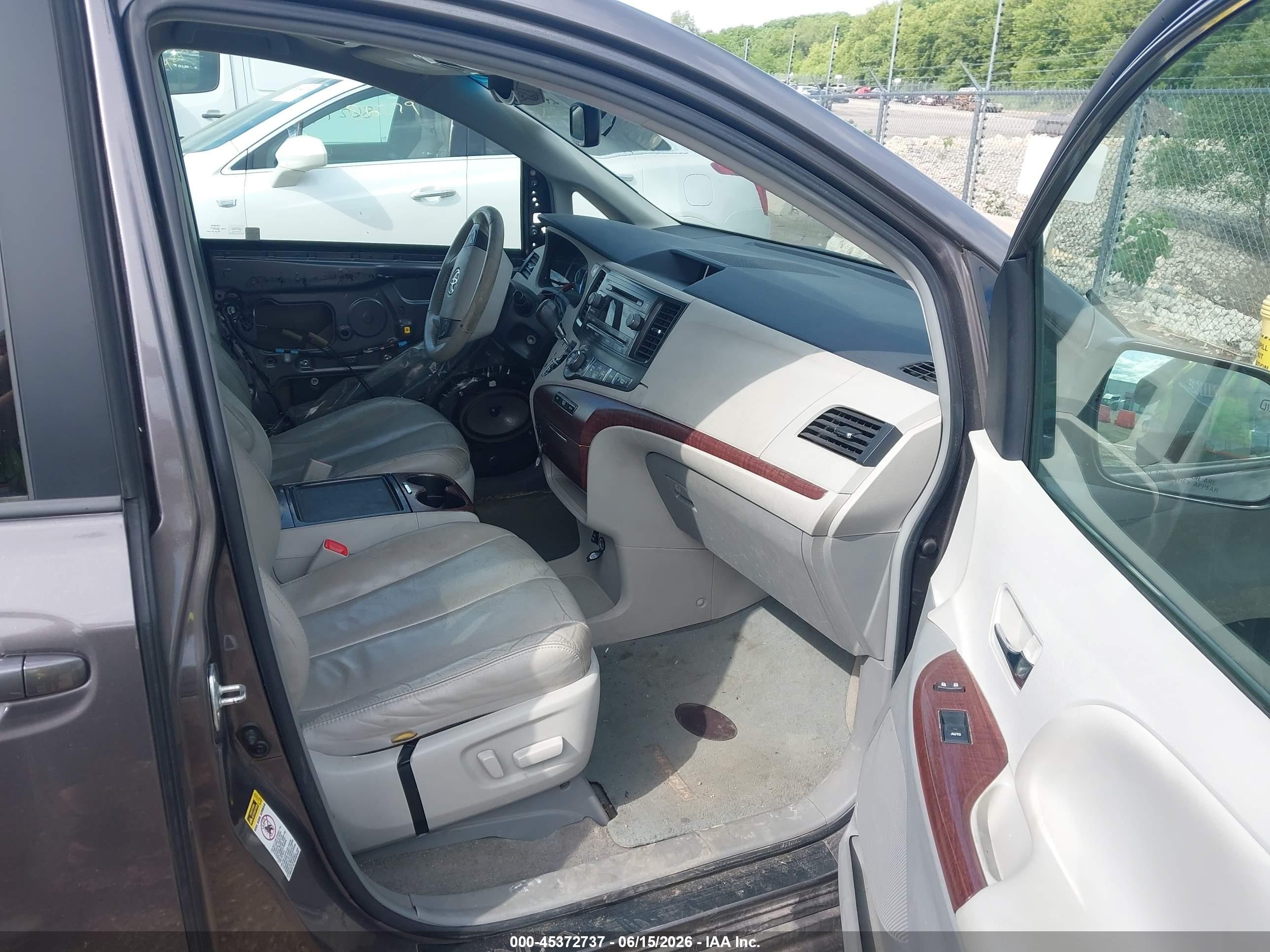 2012 Toyota Sienna Xle V6 8 Passenger Gray vin: 5TDYK3DC5CS266747
