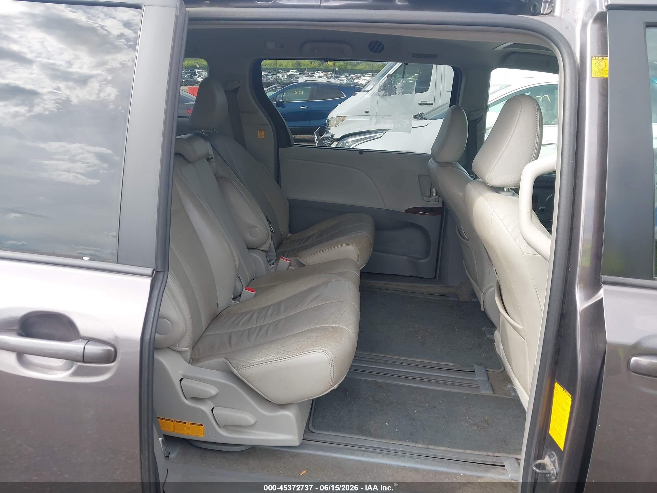 2012 Toyota Sienna Xle V6 8 Passenger Gray vin: 5TDYK3DC5CS266747