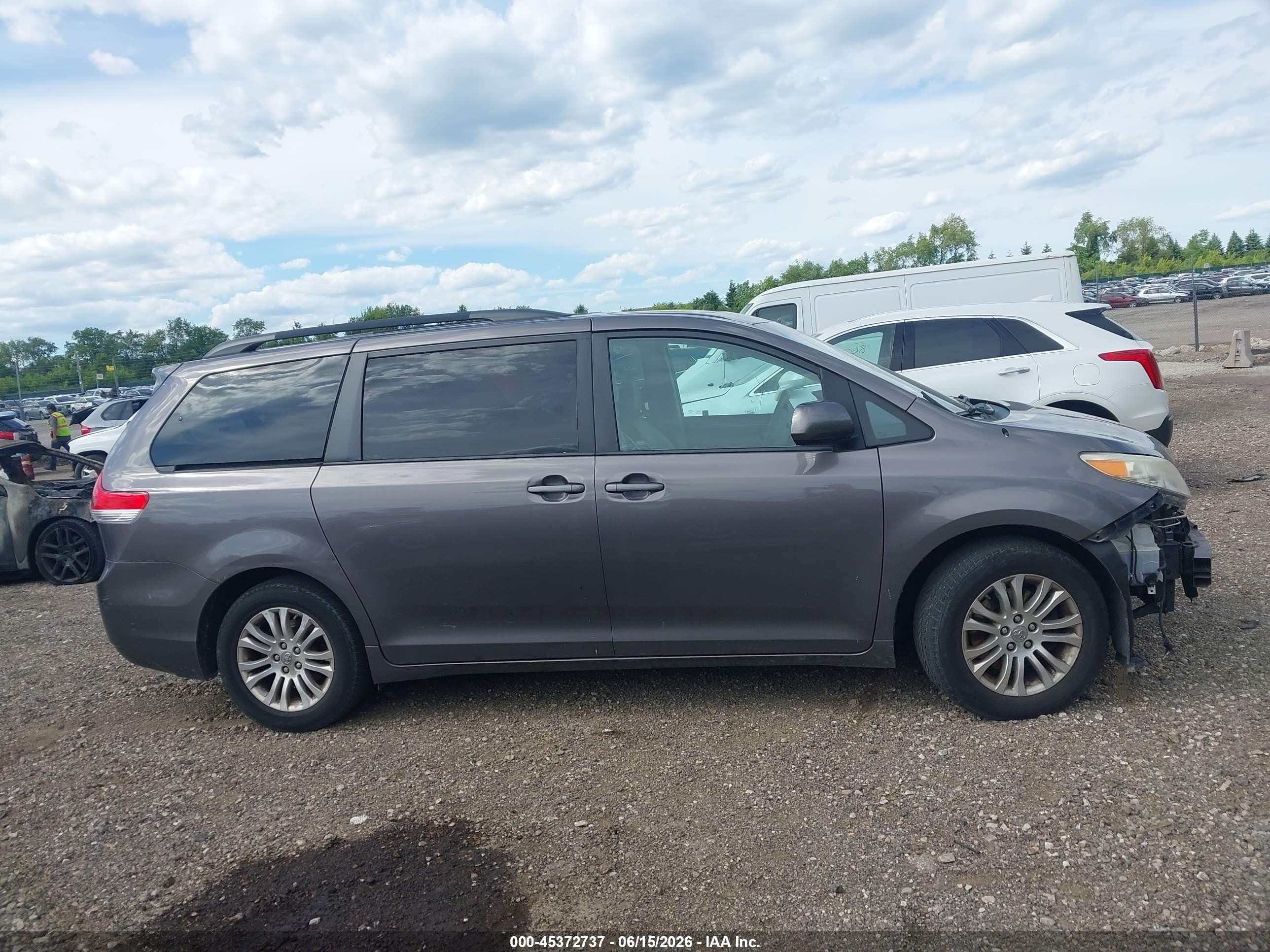 2012 Toyota Sienna Xle V6 8 Passenger Gray vin: 5TDYK3DC5CS266747
