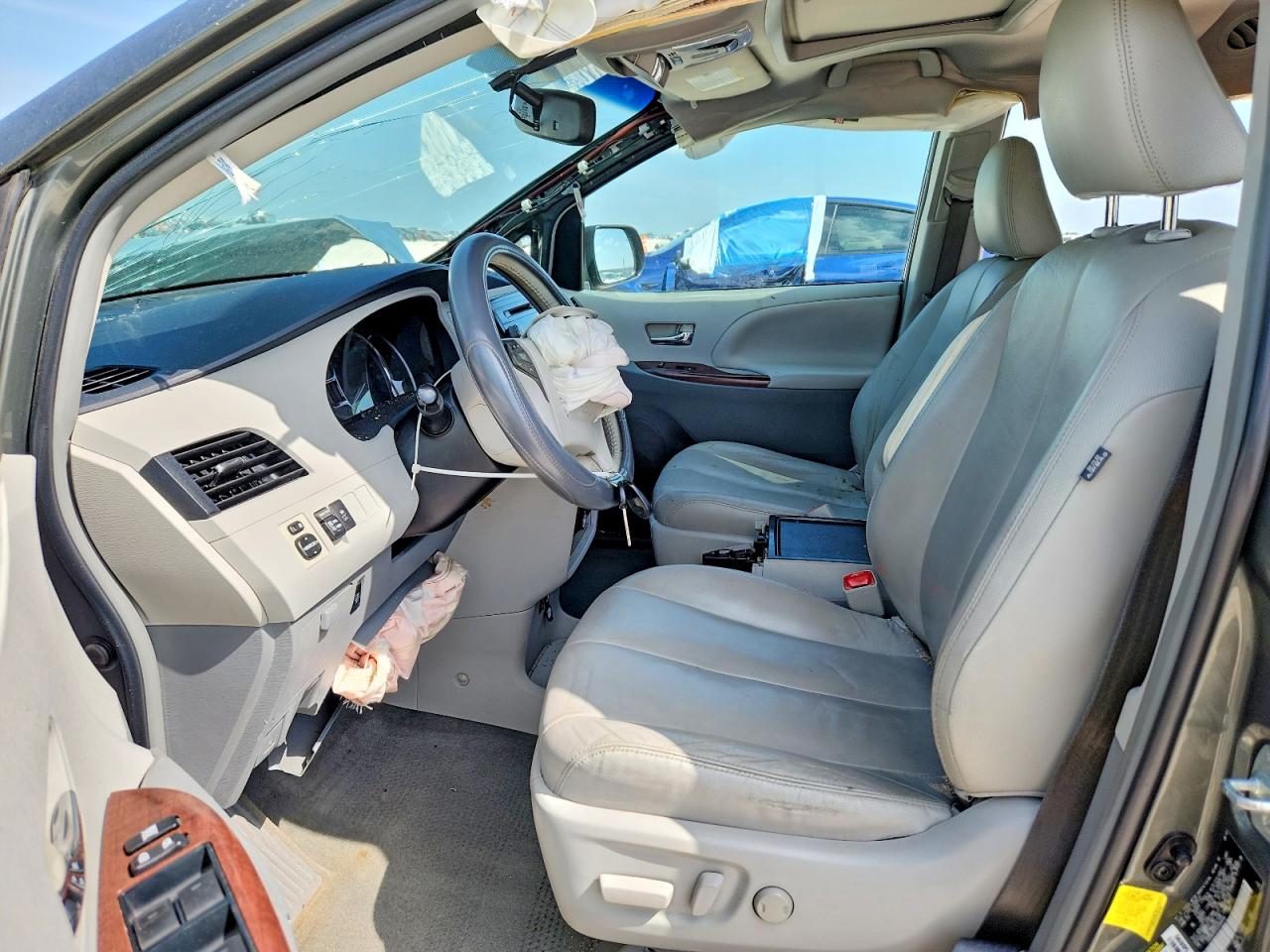 2012 Toyota Sienna Xle 8-passenger Серый vin: 5TDYK3DC5CS268496