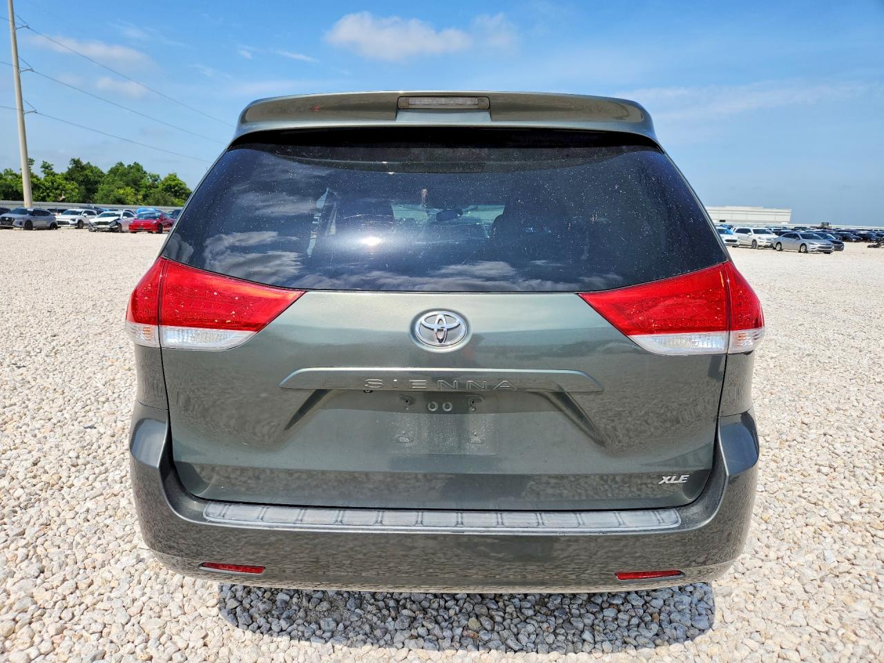 2012 Toyota Sienna Xle 8-passenger Серый vin: 5TDYK3DC5CS268496