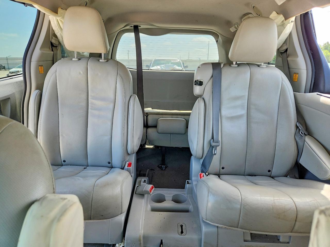 2012 Toyota Sienna Xle 8-passenger Серый vin: 5TDYK3DC5CS268496