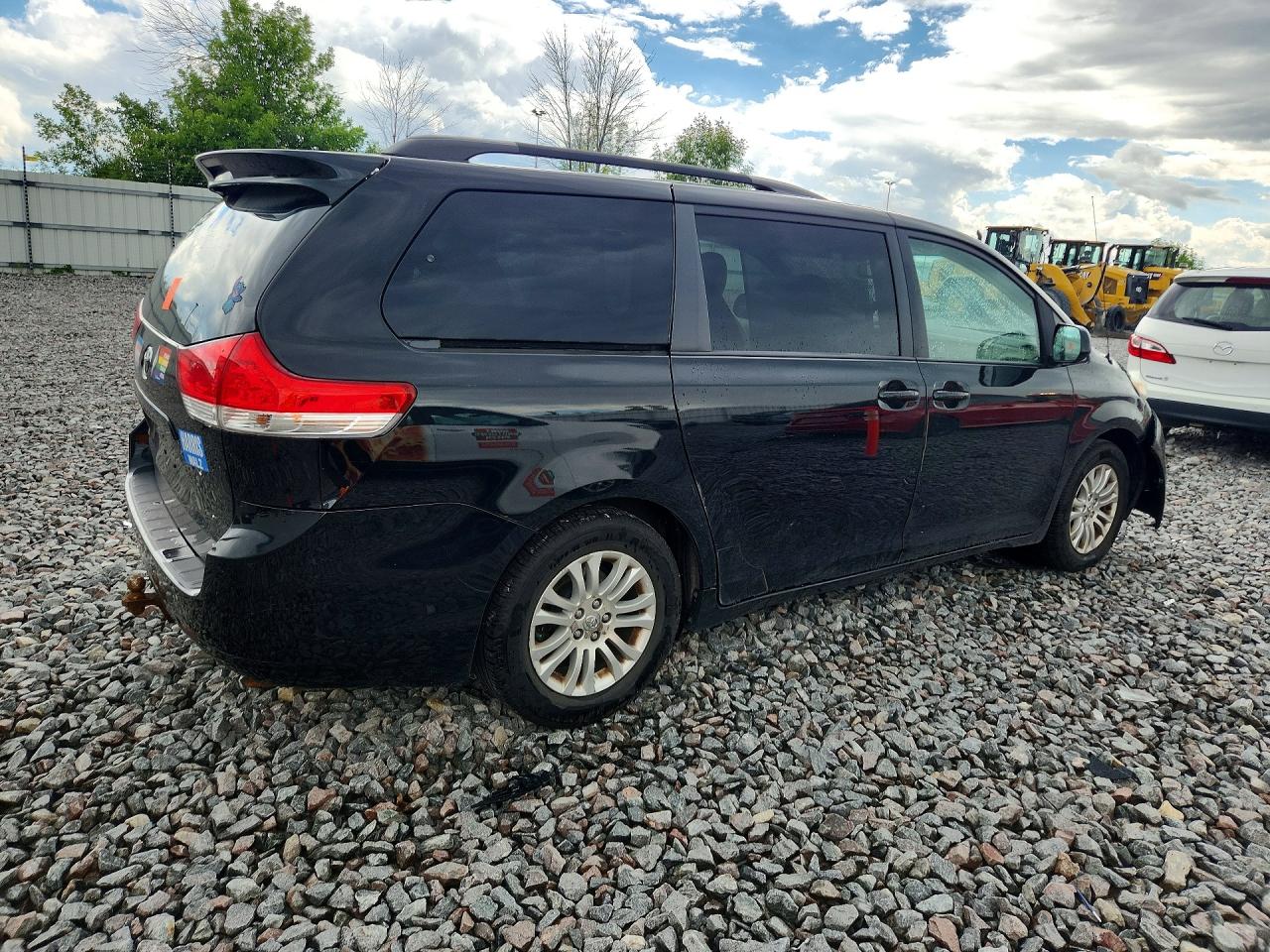 2012 Toyota Sienna Xle 8-passenger Black vin: 5TDYK3DC5CS273732