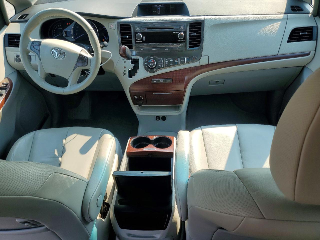 2013 Toyota Sienna Xle 8-passenger Green vin: 5TDYK3DC5DS300154